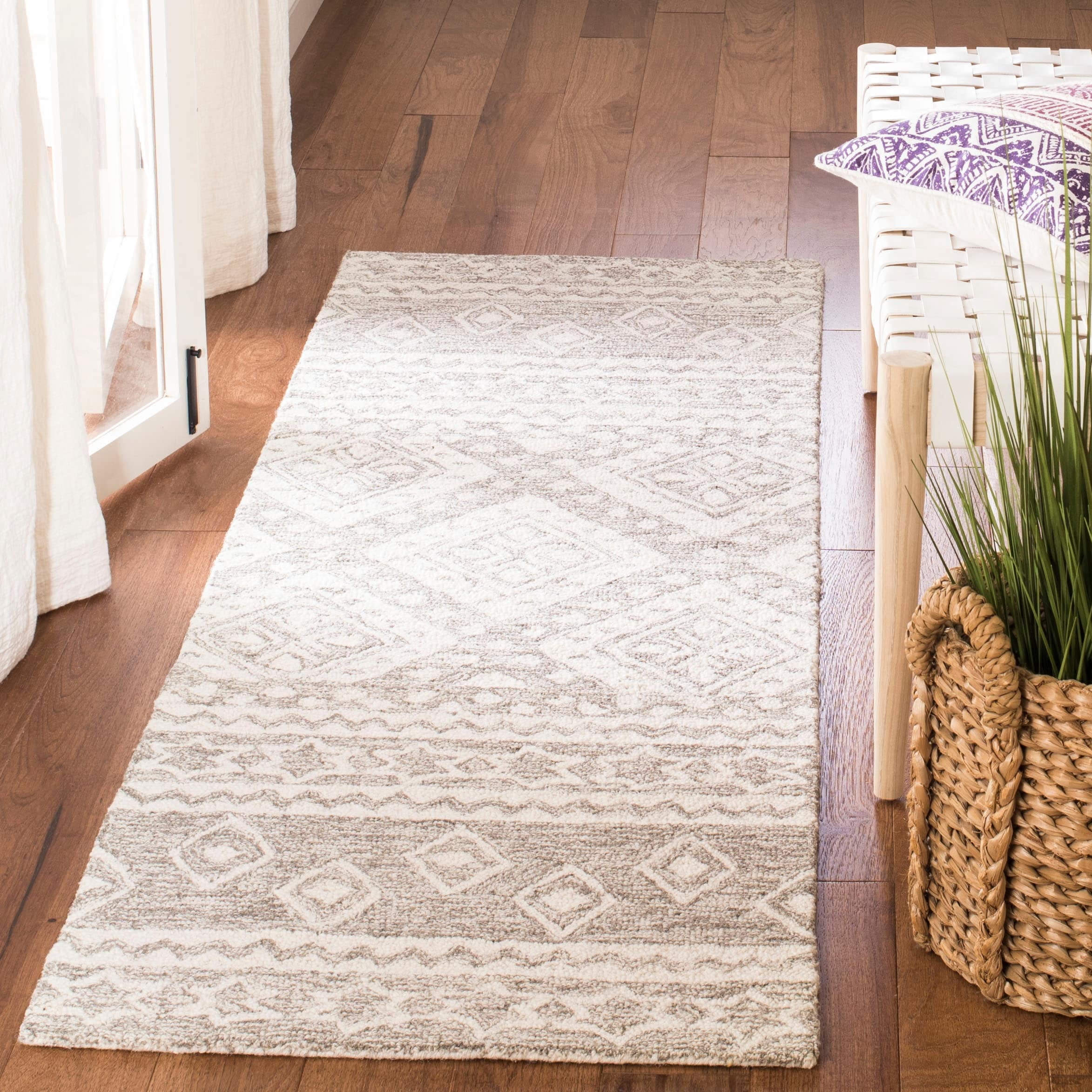 SAFAVIEH Micro-Loop Regis Geometric Area Rug, Sage/Ivory, 6' x 9'