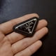thumbnail image 1 of PRADA Broche De Triángulo Invertido Metal Europeo Americano Hombres Mujeres Desgaste Accesorios A Juego Gao Jiahui unisex, 1 of 2