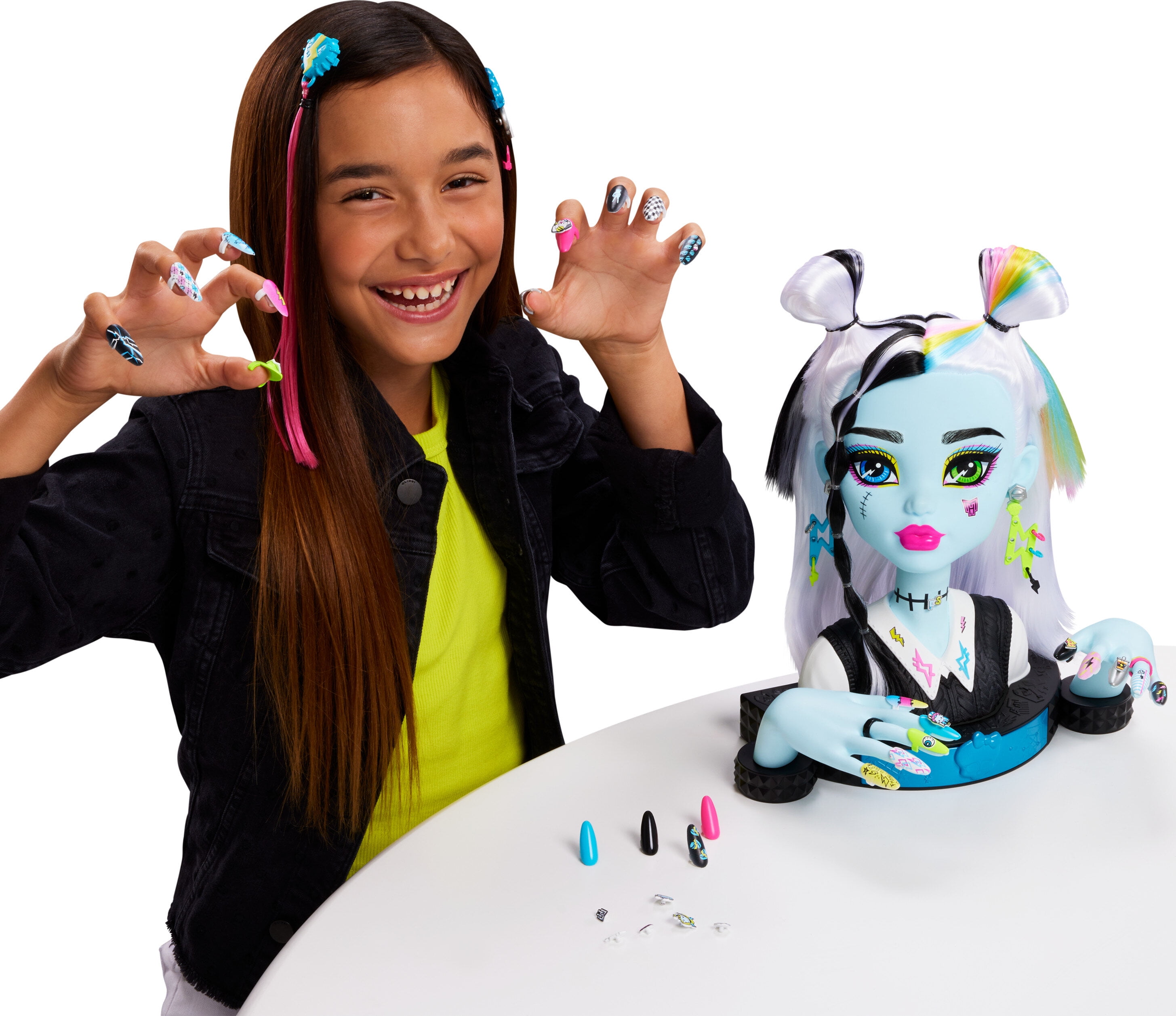 Monster High Frankie Stein Doll Head for Hair Styling with 65+ Nail, Hair and Face Accessories  (图2)