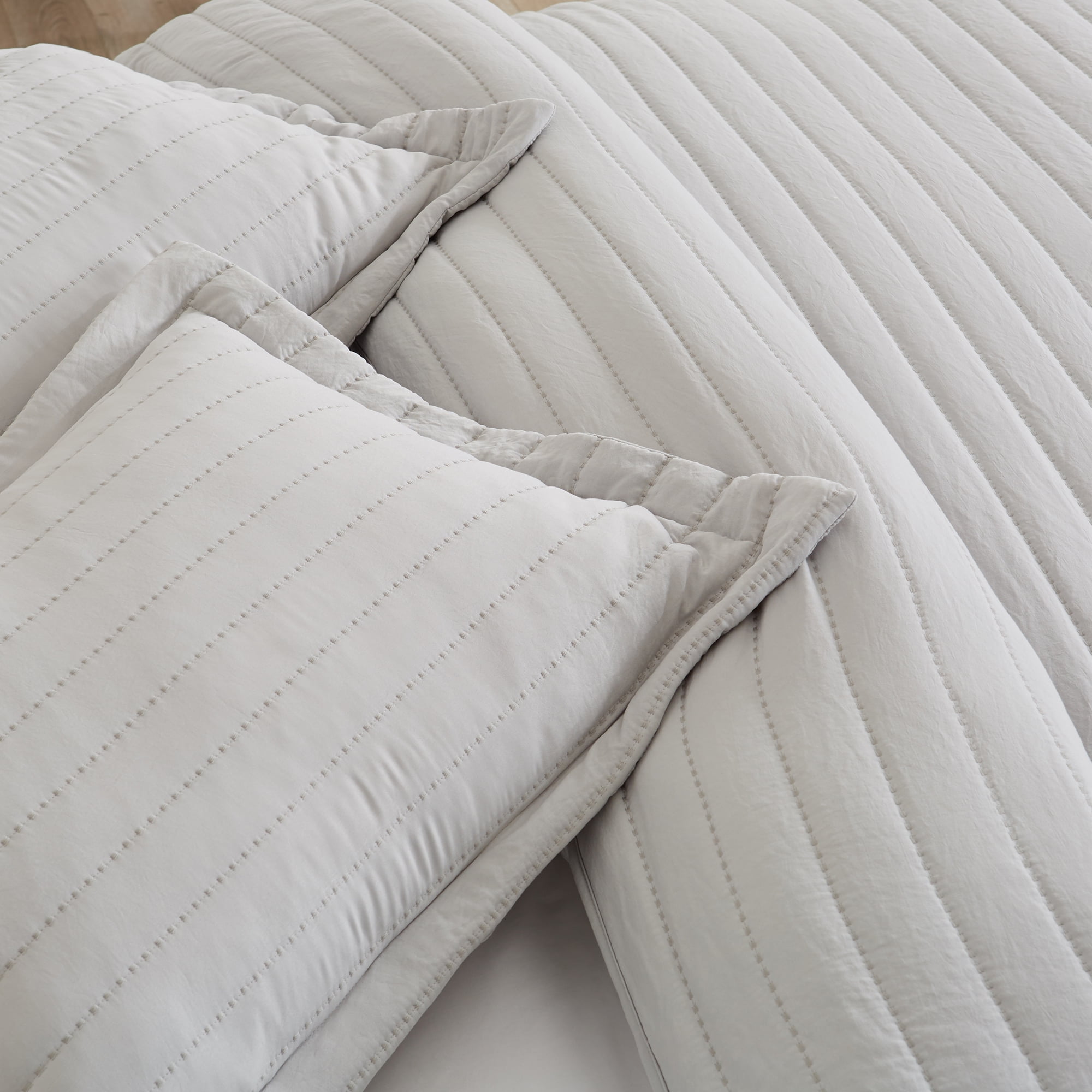 Great Bay Home Channel Stitch Modern Ribbed Reversible Quilt Set With Shams  (Full / Queen, Grey)