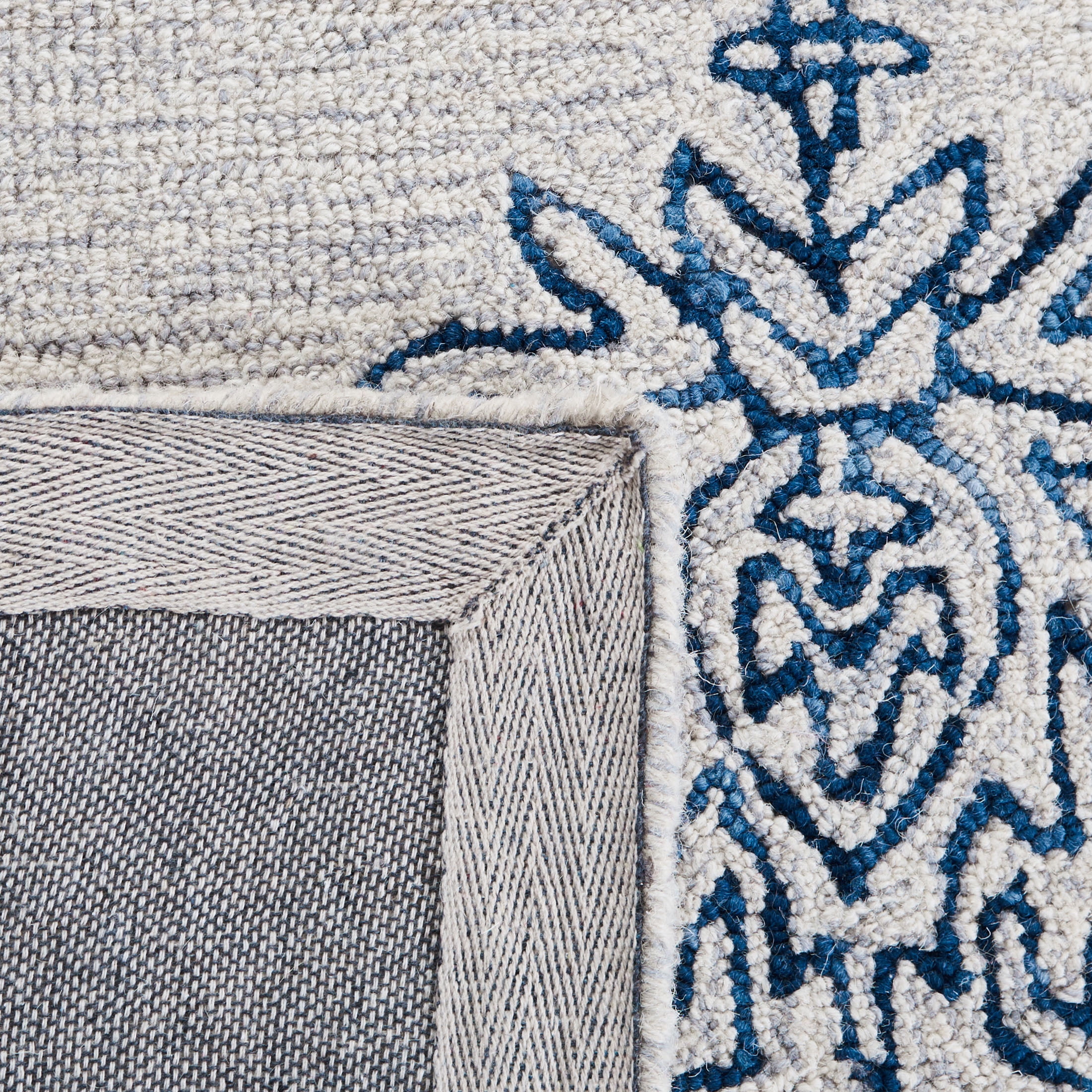 SAFAVIEH Micro-Loop Leann Medallion Wool Runner Rug, Ivory/Blue, 2'3" x 9'
