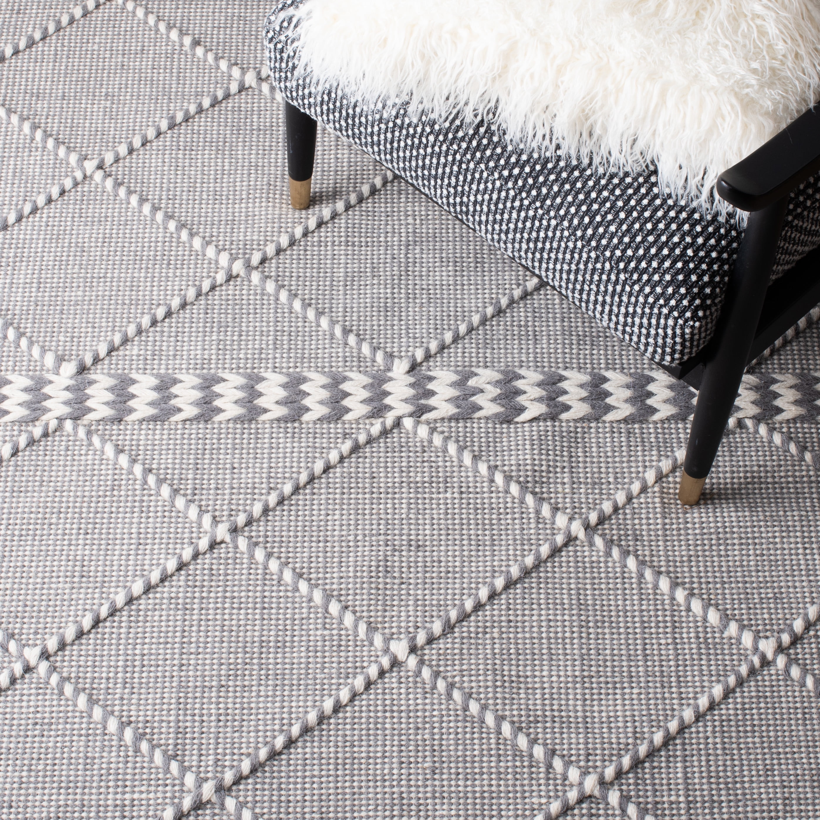 SAFAVIEH Casablanca Roswell Geometric Area Rug, Grey/Ivory, 5' x 8'