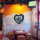 thumbnail image 5 of Letrero decorativo SCZ con colgante rosa negra y pareja de esqueletos, 5 of 8