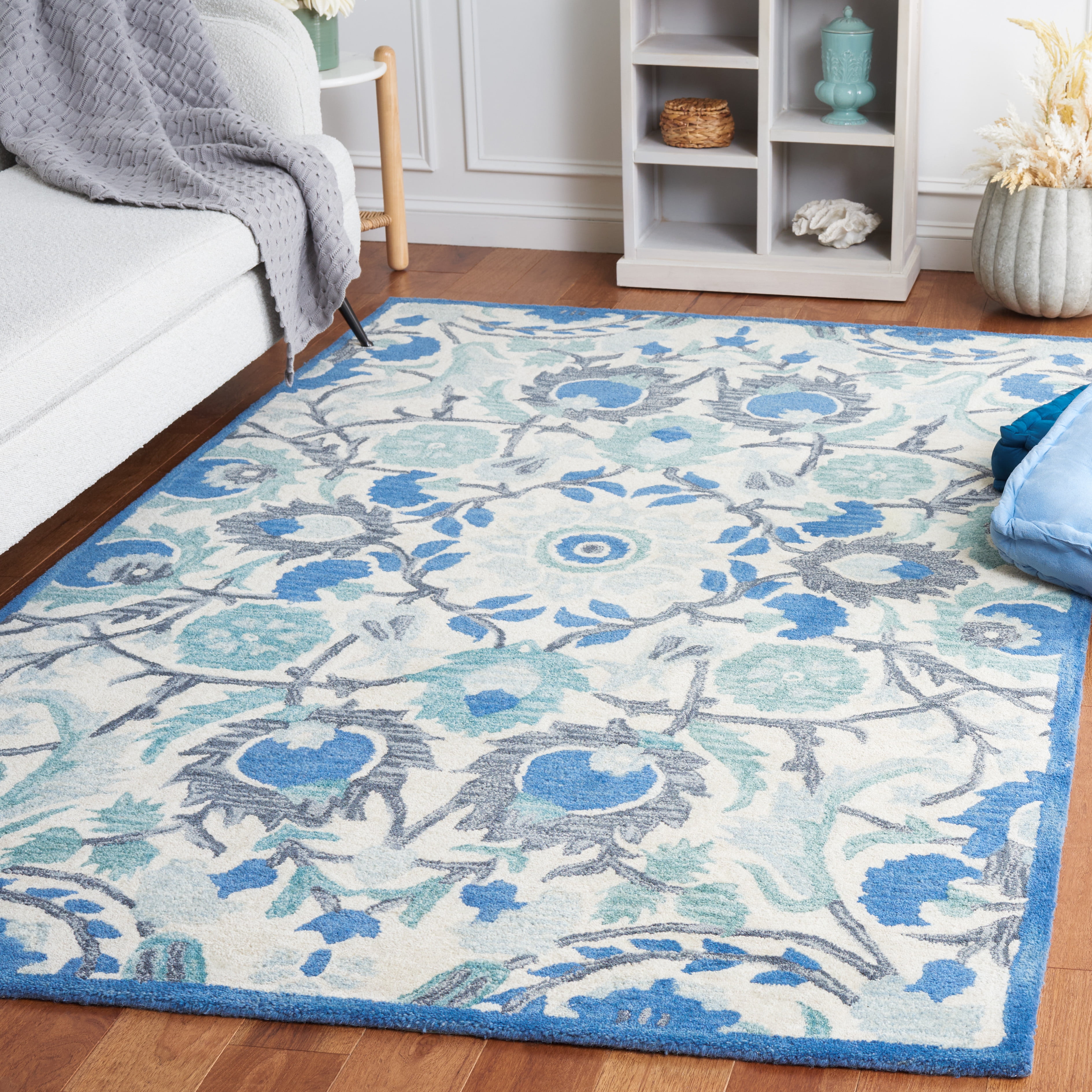 SAFAVIEH Antiquity Raschelle Oriental Wool Area Rug, Ivory/Blue, 6' x 6' Square