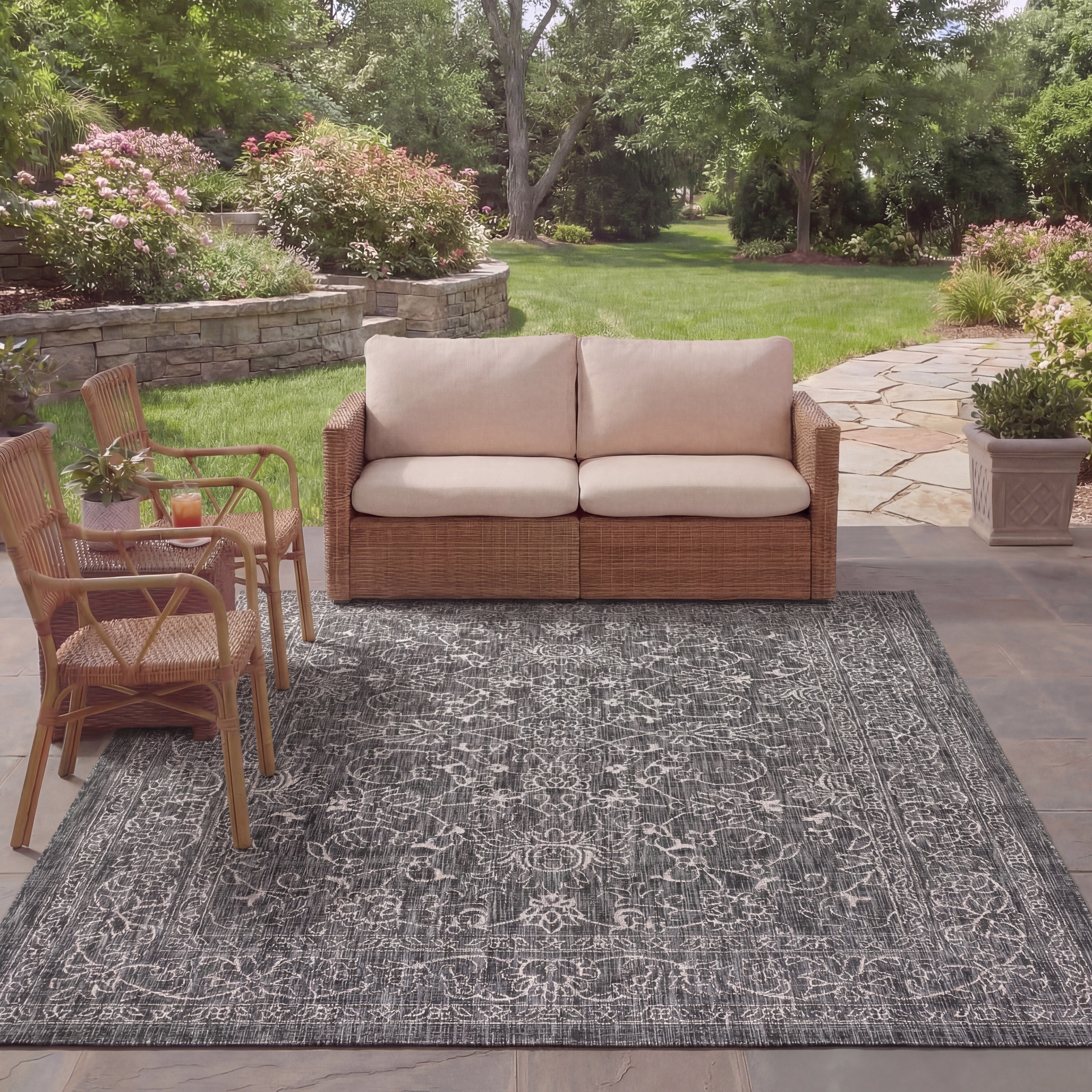 SAFAVIEH Courtyard Darin Traditional Indoor/Outdoor Area Rug, 8' x 11', Black/Ivory