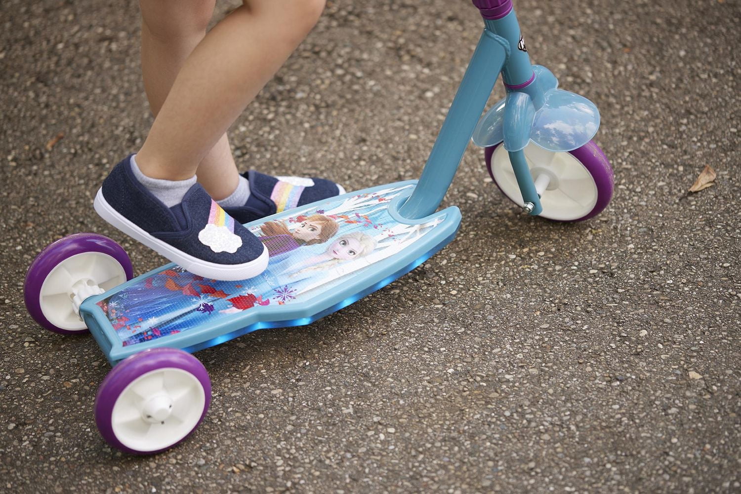 Huffy Reines des Neiges 2 Électro-lumière Trottinette préscolaire a 3 roues  pour les enfants, sarcelles et violets 3 ans et plus