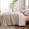 thumbnail image 4 of Juego de cama King Bedsure, edredón reversible con estampado floral, 3 unidades, 4 of 7