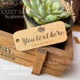 thumbnail image 1 of Etiquetas de recuerdo de boda, Mini etiquetas Kraft personalizadas con nombre y fecha, etiquetas de agradecimiento, recuerdos de decoración de fiesta, 90/180 Uds., 1 of 4