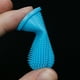 thumbnail image 5 of Diseño de 360º: el cepillo de dientes de dedo patentado para perros permite una fácil limpieza de toda la boca con solo unos pocos movimientos., 5 of 5