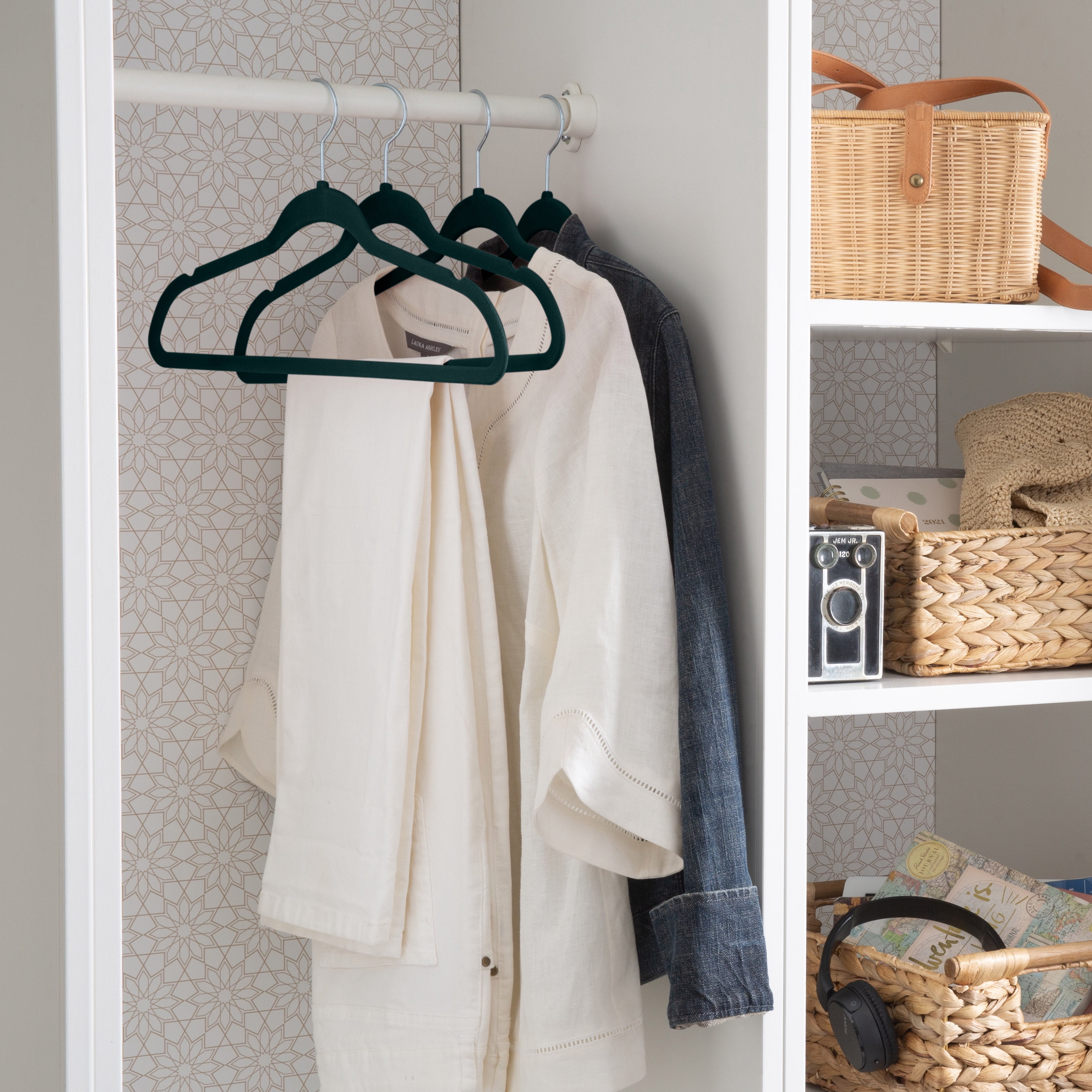 Simplify 10 Pack Super Slim Velvet Hangers with Gold Hook in Emerald