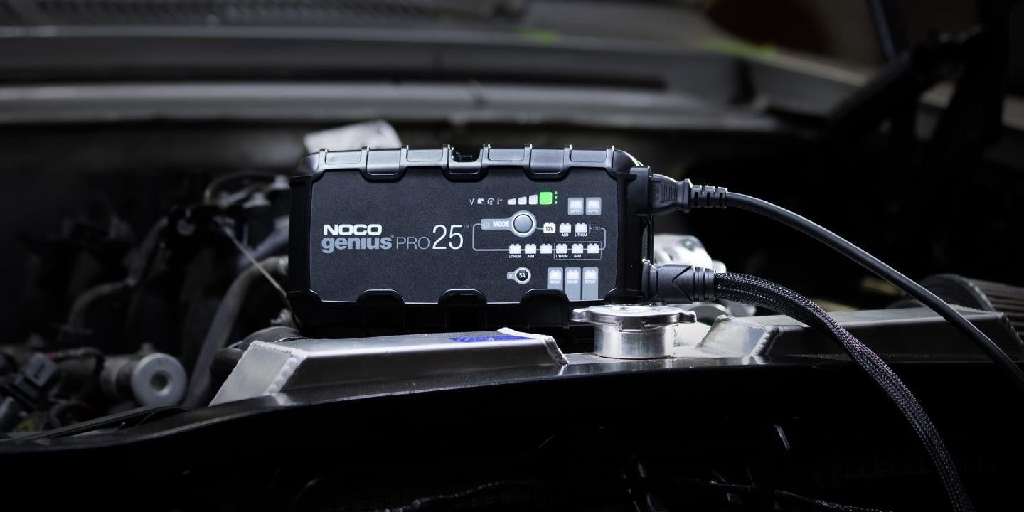 NOCO GENIUSPRO25, chargeur de batterie de voiture intelligent 25 A, chargeur automobile portable 6 V, 12 V et 24 V, mainteneur de batterie, chargeur d'entretien et désulfateur pour batteries AGM, lith