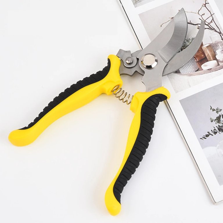 Sharp Black and Green Handheld Trimmer Pruner Cutter Heavy Duty Shears