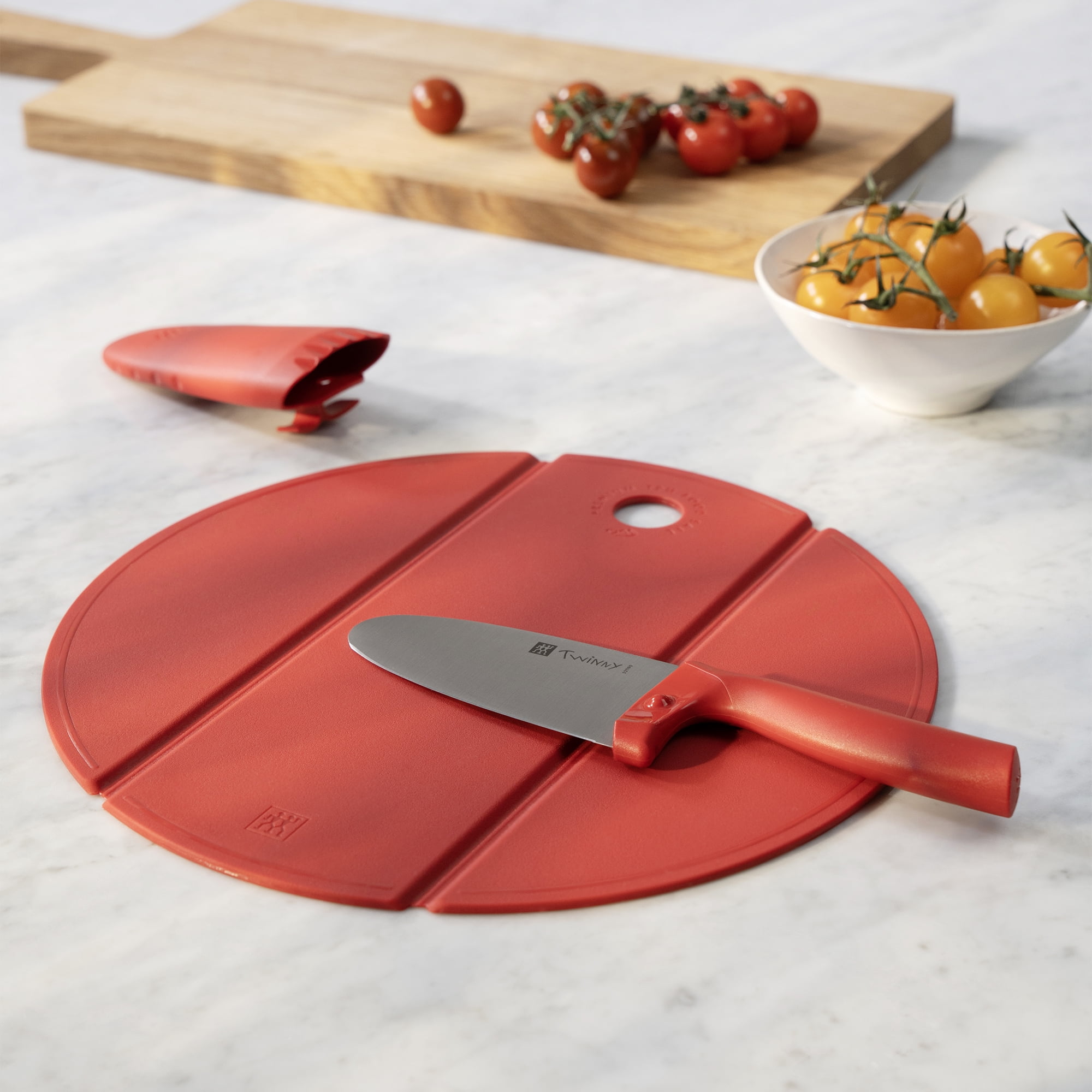 ZWILLING TWINNY Kids Chef’s Knife and Cutting Board 2-pc Set, Red