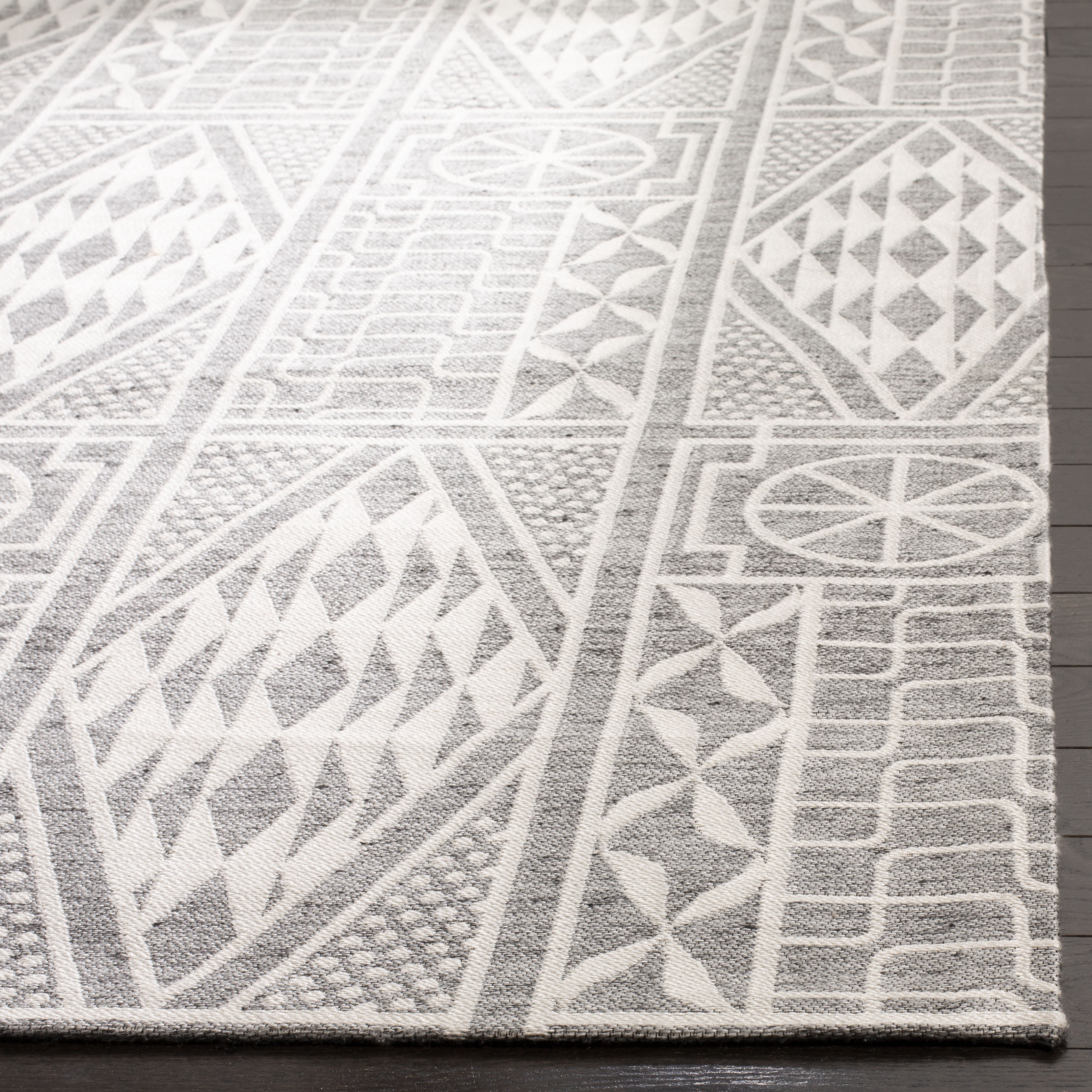 SAFAVIEH Marbella Jean Abstract Geometric Polyester Area Rug, Grey/Ivory, 6' x 9'