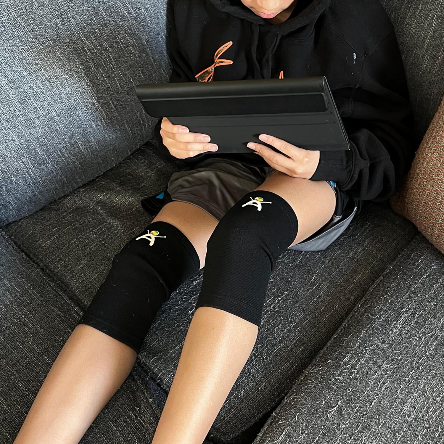 Kids Knee Brace Sleeve – Youth Knee Compression Support for Children | Knee Pain Relief & Sports Use – Boys & Girls Sizes for Basketball, Gymnastics, & Everyday Wear (1, Black, Medium)