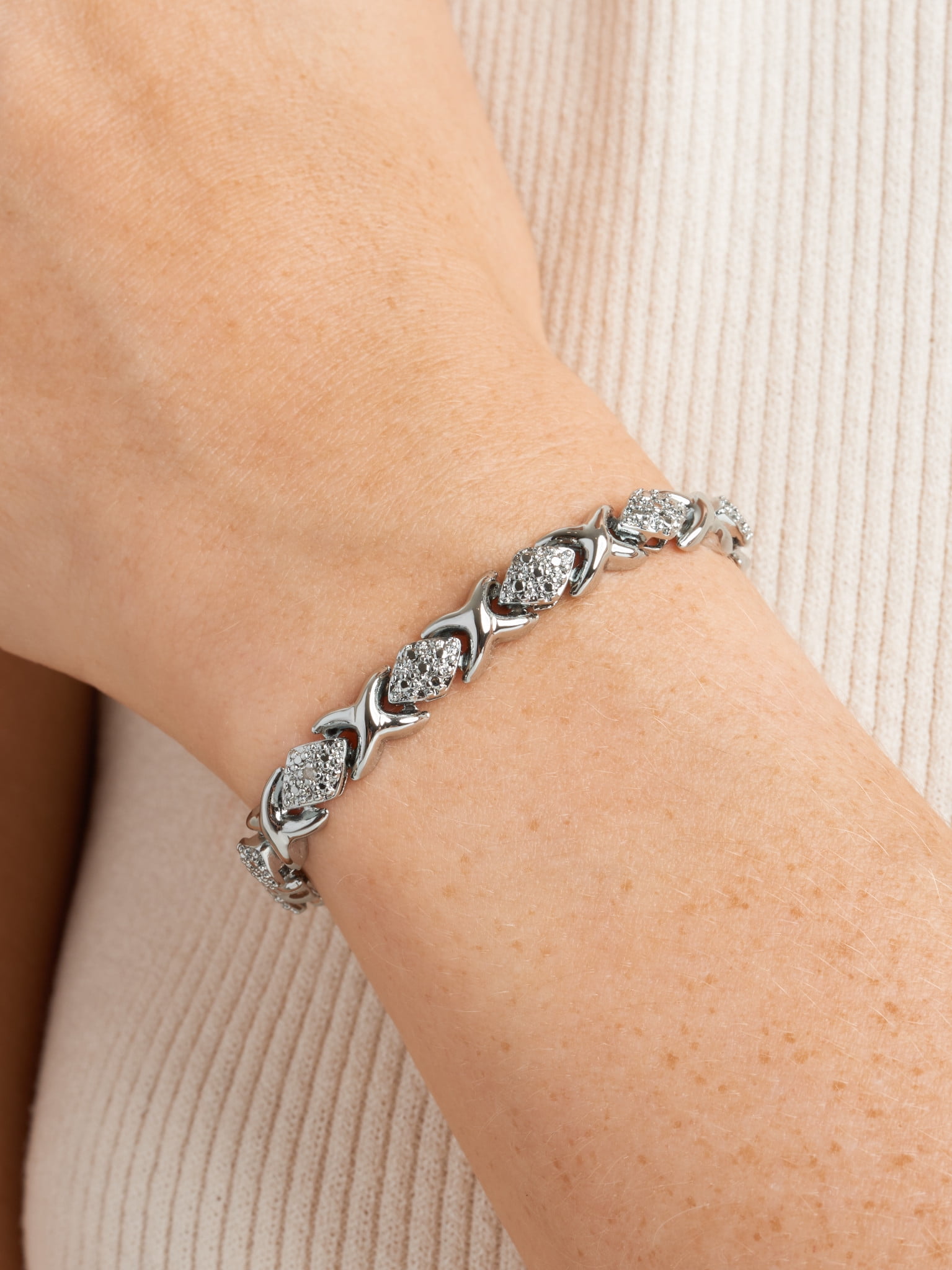 Forever Facets Fine Silver Plated Silver Tone XO Diamond Shape Diamond Accent Tennis Bracelet, 7.25"