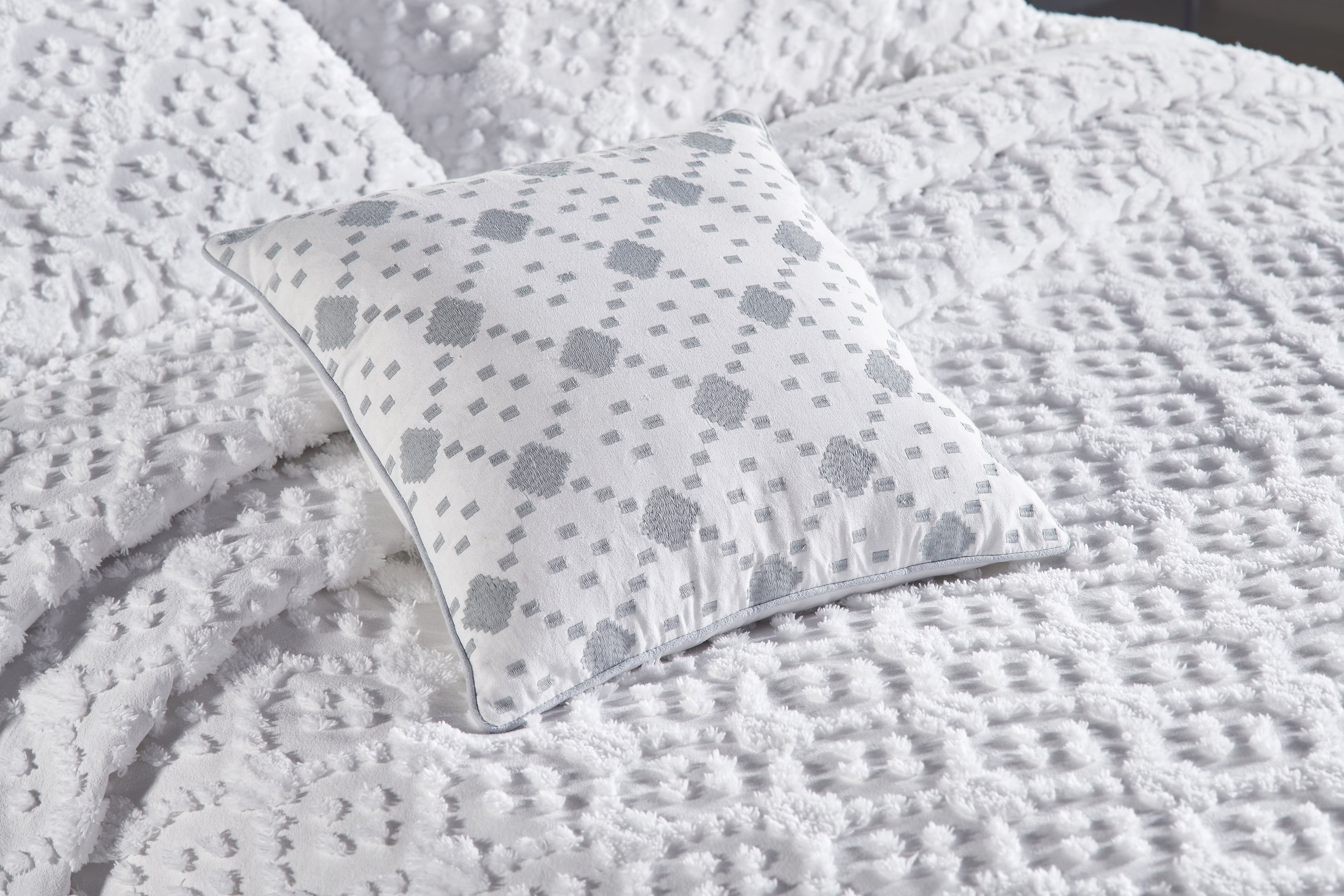 Better Trends 4 Piece Chenille Bedspread Set for Queen Bedspread 100% Cotton Lightweight Bedspread for All Season Charleston Collection (White)