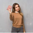 thumbnail image 3 of Cartera pequeña para mujer, delgada, compacta, de piel sintética, con dos bolsillos, monedero con cremallera y tarjetero (rosa), 3 of 5