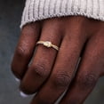 thumbnail image 4 of Anillo STORYJEWELLERY de plata de ley 925 con nudo bicolor, tamaño 6, 4 of 6
