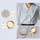 thumbnail image 5 of Juego de 2 cubrebroches florales de metal con pedrería y perlas falsas, acentos decorativos para blusas, chaquetas y accesorios, cierre seguro, material de aleación, 5 of 6
