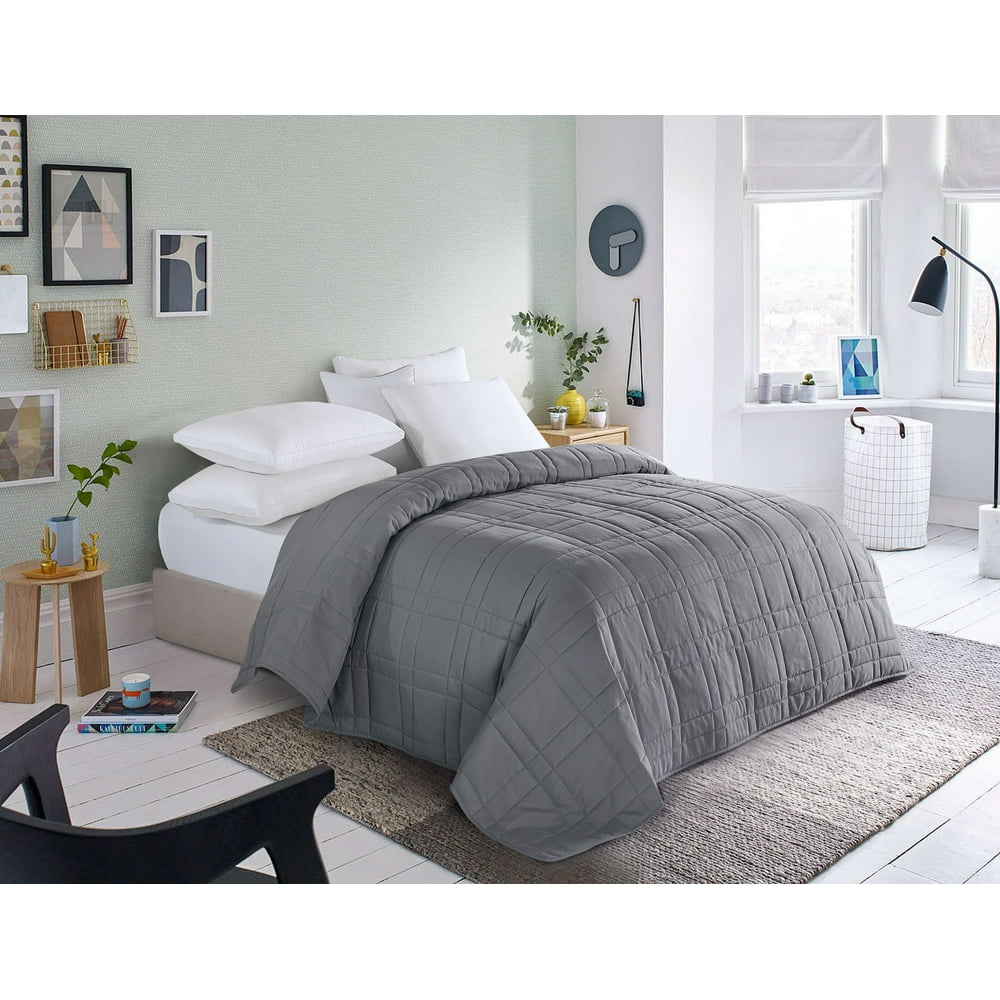 Mainstays Down Alternative Quilted TwinXL Bed Blanket in Soft Grey