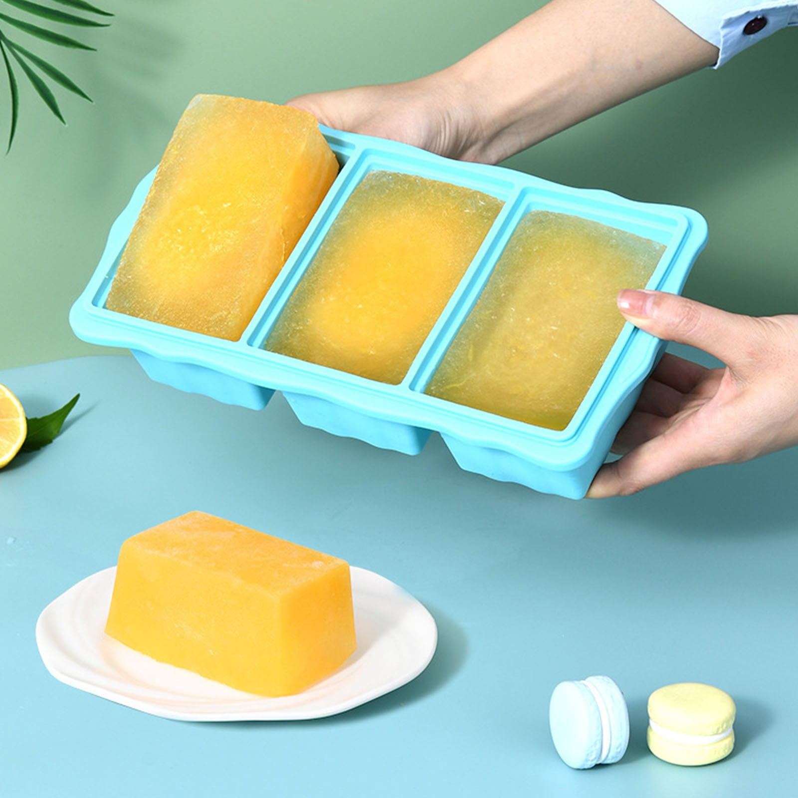 Black Silic 1Pcs Ice Cube Tray with Lid,Silic 1Pcs Freezer Tray with Lid,Three-Piece Set,Suitable for Storing and Freezing Meals,Soups,Etc