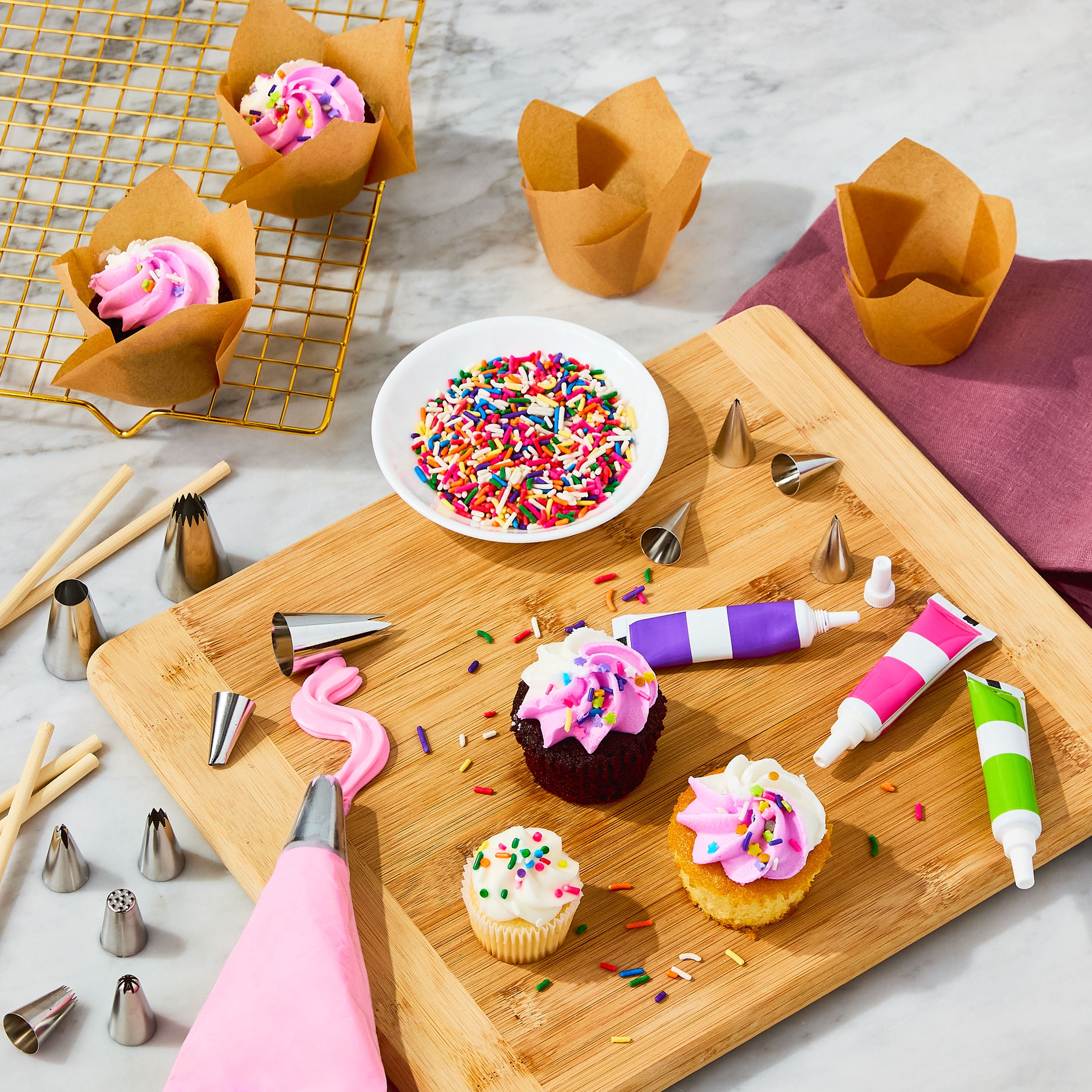 Way To Celebrate Deluxe Cake Decorating Tip Set, 13 Pieces