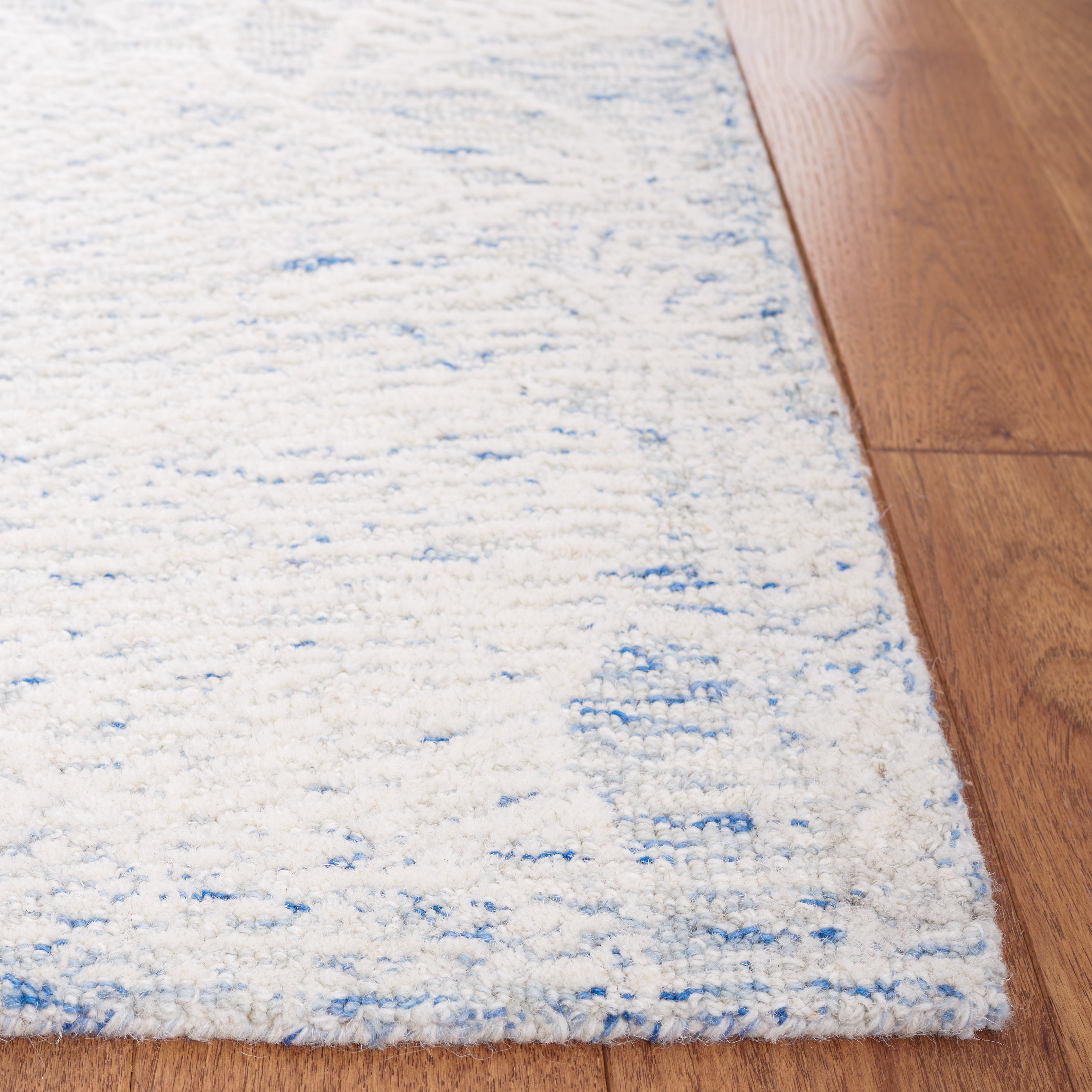 SAFAVIEH Metro Hartley Leaves Area Rug, Blue/Ivory, 4' x 6'