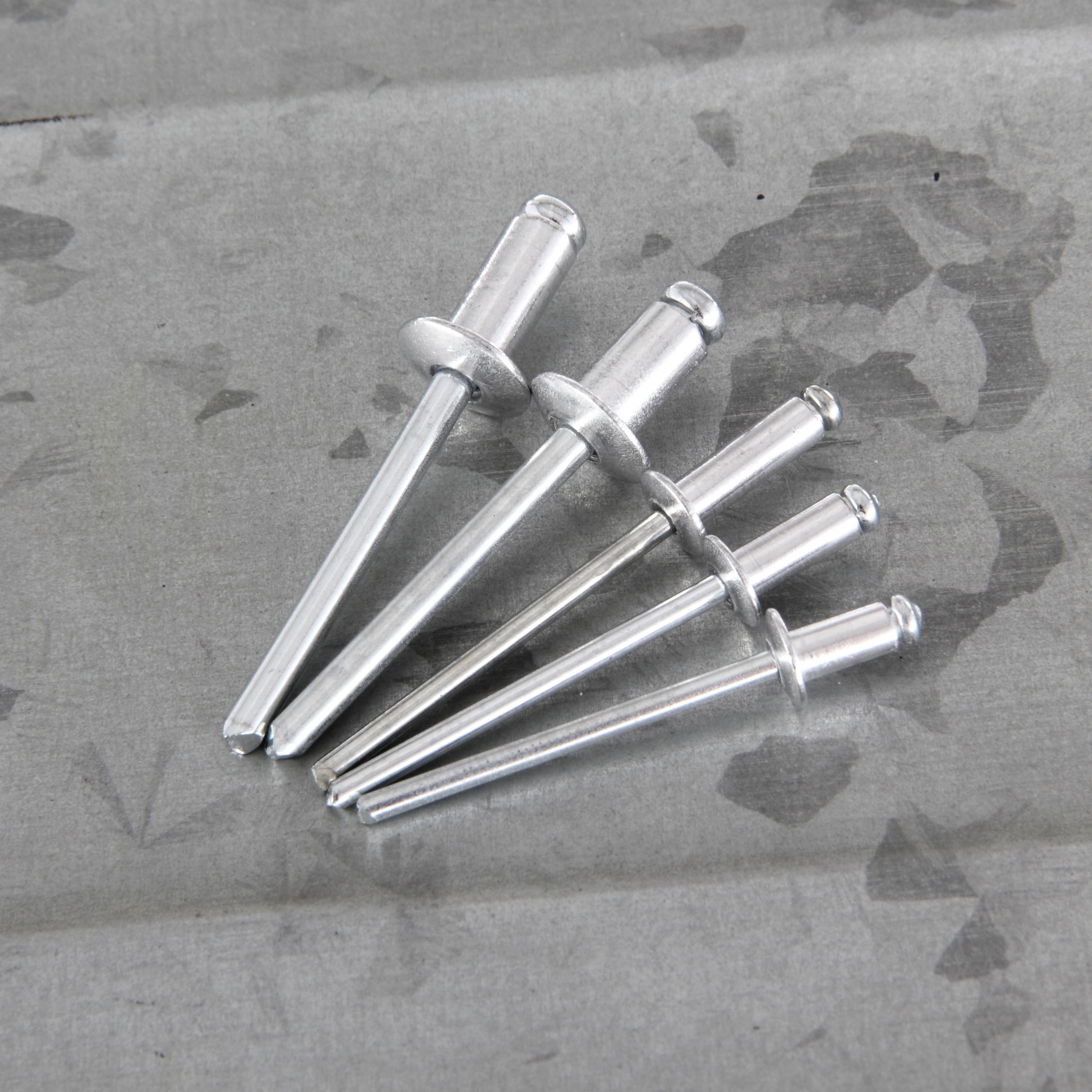 Hyper Tough 250 Piece Assorted Size Aluminum Rivets in Divided Plastic Storage Case TN75129A