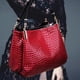 thumbnail image 1 of Bolso de mano de piel granulada de cocodrilo para mujer, 1 of 5