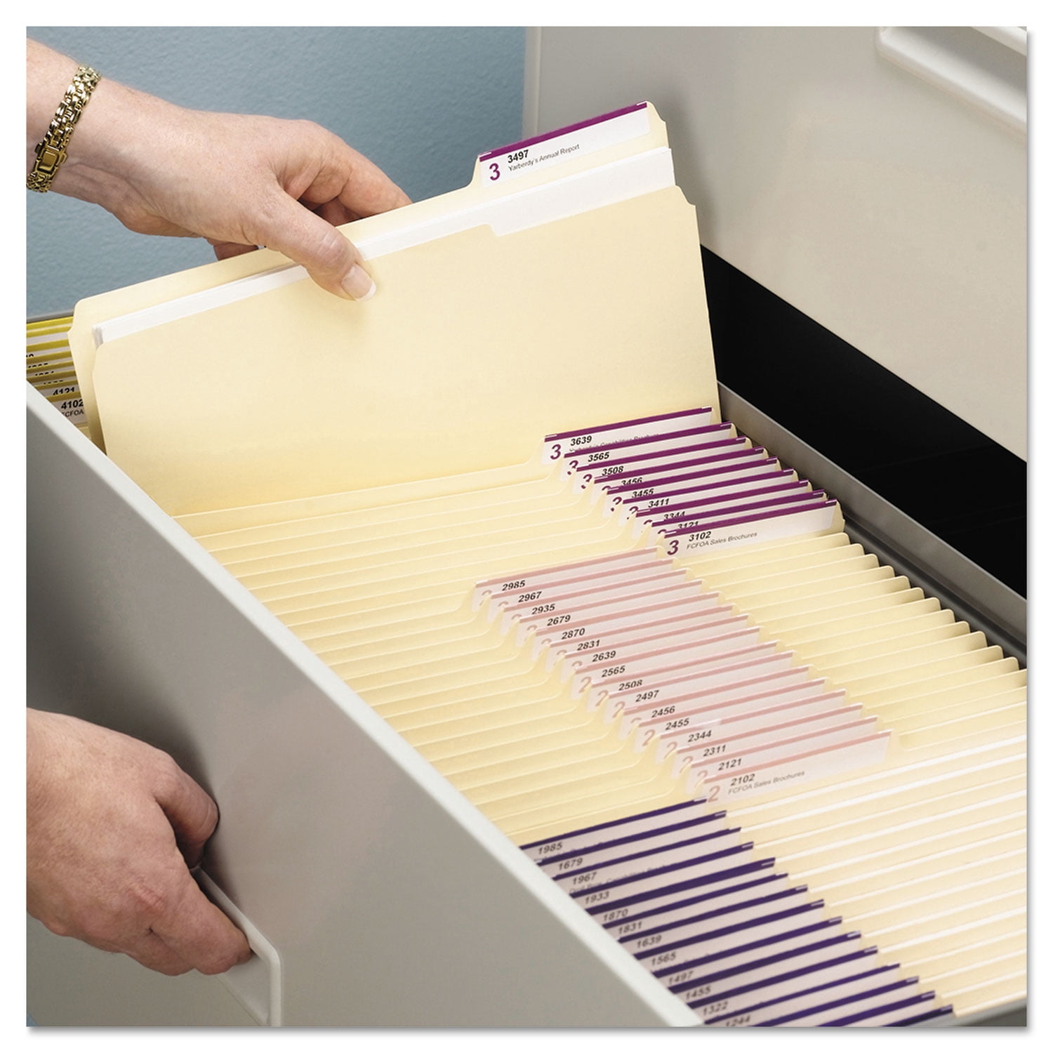 Smead 10338 Antimicrobial One-Ply File Folders, 1/3 Cut Top Tab, Letter, Manila, 100/Box