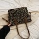 thumbnail image 5 of Bolso Hobo Mano para Mujer Con Leopardo Piel Sintética Viajes Universitario, 5 of 9