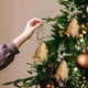 thumbnail image 4 of Adorno navideño de plumas doradas | Bola de plástico en polvo con purpurina | Decoración redonda duradera para colgar | Acentos dorados vibrantes y inquebrantables para árbol navideño, fiesta o, 4 of 6