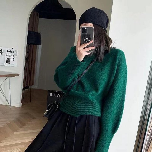 2024 nueva camisa de fondo de punto de otoño e invierno suéter de cuello redondo de color sólido que adelgaza el suéter de la capa superior del suéter del estilo coreano para las mujeres