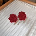 thumbnail image 3 of Pendientes florales flocados con agujas plateadas, pendientes sencillos y versátiles con sentido de temperamento a la moda de alta gama, 3 of 5