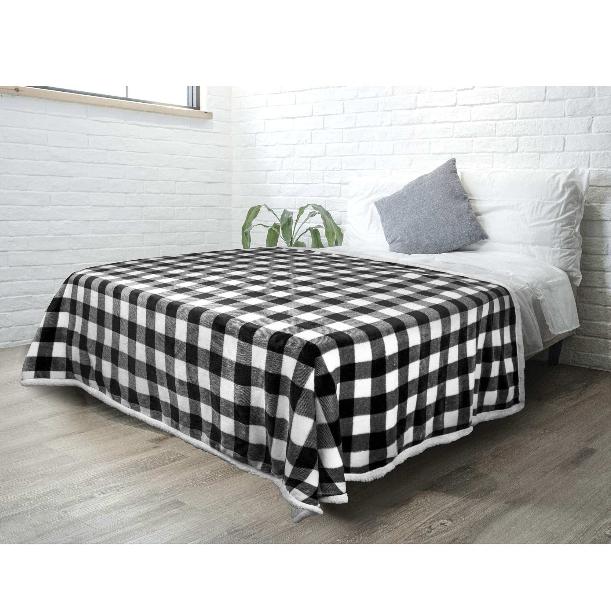PAVILIA Light Grey Buffalo Plaid Sherpa Throw Blanket for Couch Plush Light Gray Checkered Fleece Blanket and Throws Soft Fuzzy Flannel Blanket