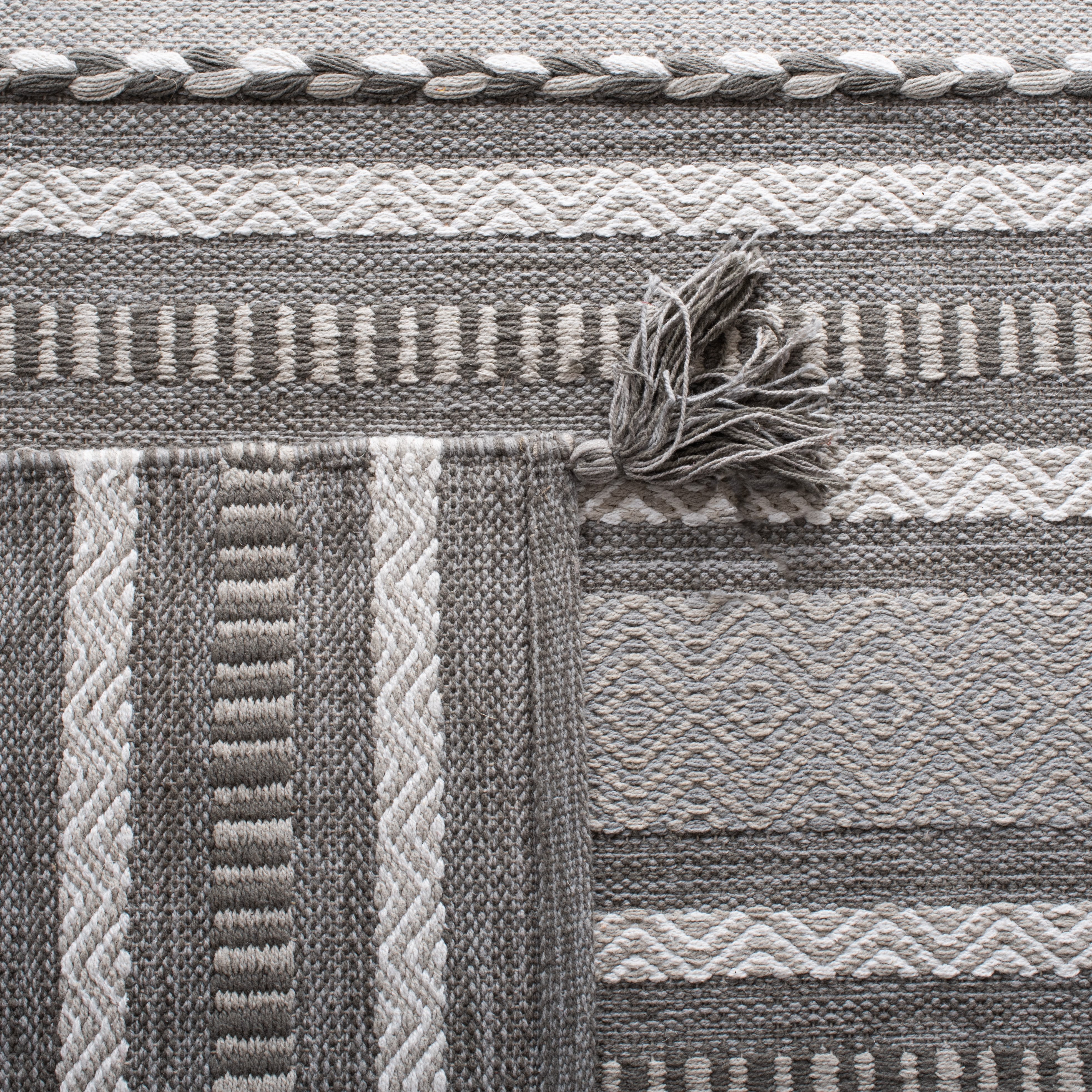 SAFAVIEH Montauk Ben Striped Cotton Area Rug, Grey/Ivory, 6' x 6' Square