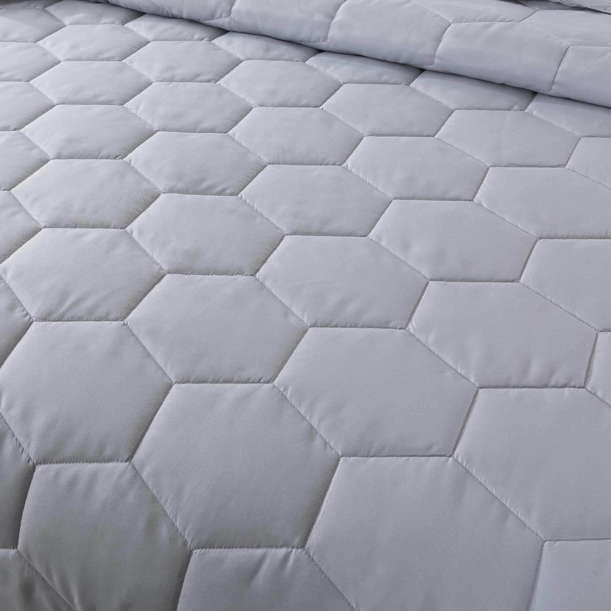 Honeycomb Down Alternative Blanket - Neutral Gray/Bright White - Full/Queen