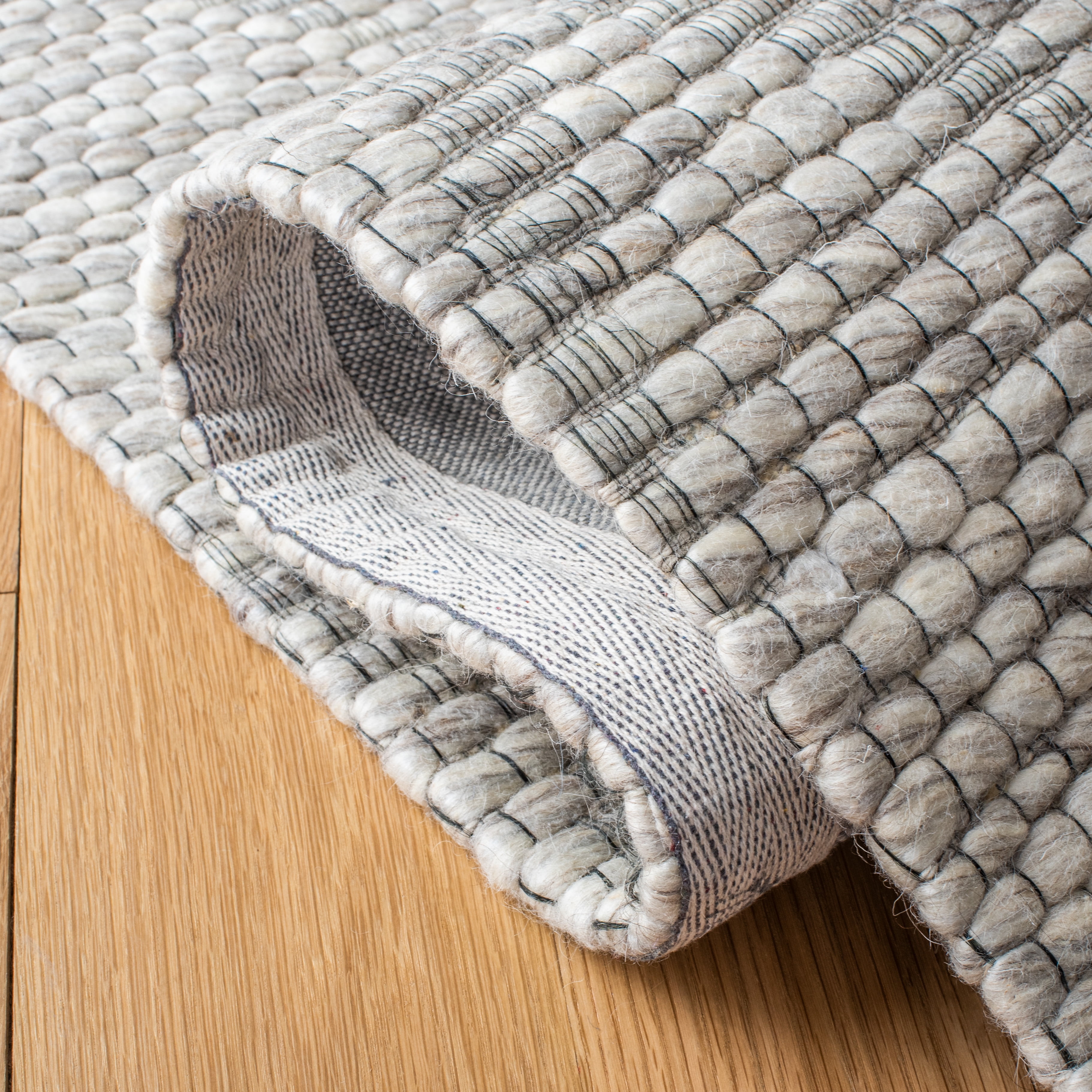 SAFAVIEH Marbella Aria Diamond Area Rug, Beige, 6' x 9'