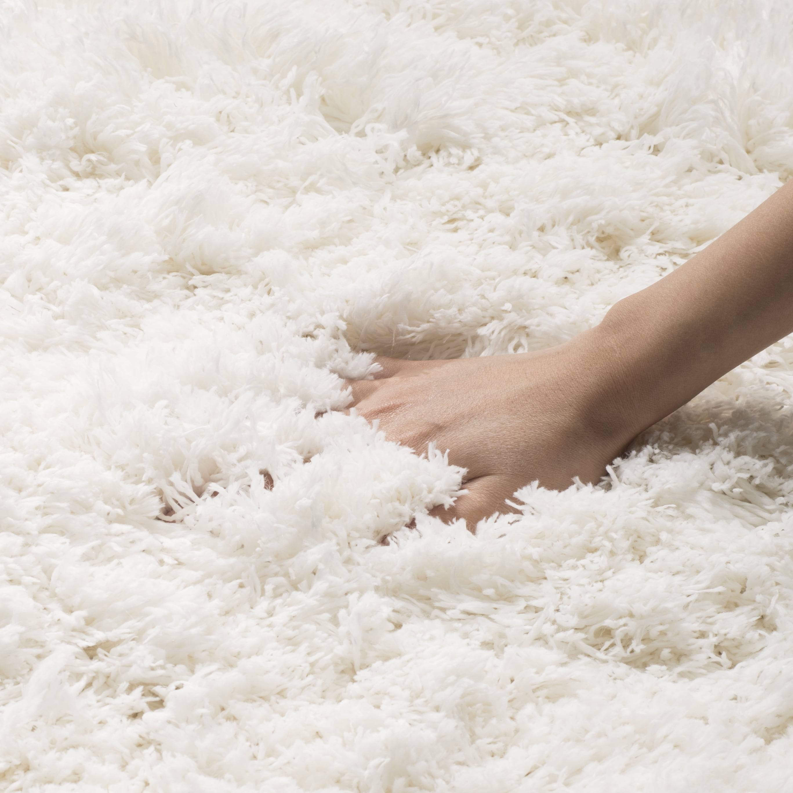 SAFAVIEH Polar Abbot Solid Plush Shag Area Rug, White, 11' x 15'