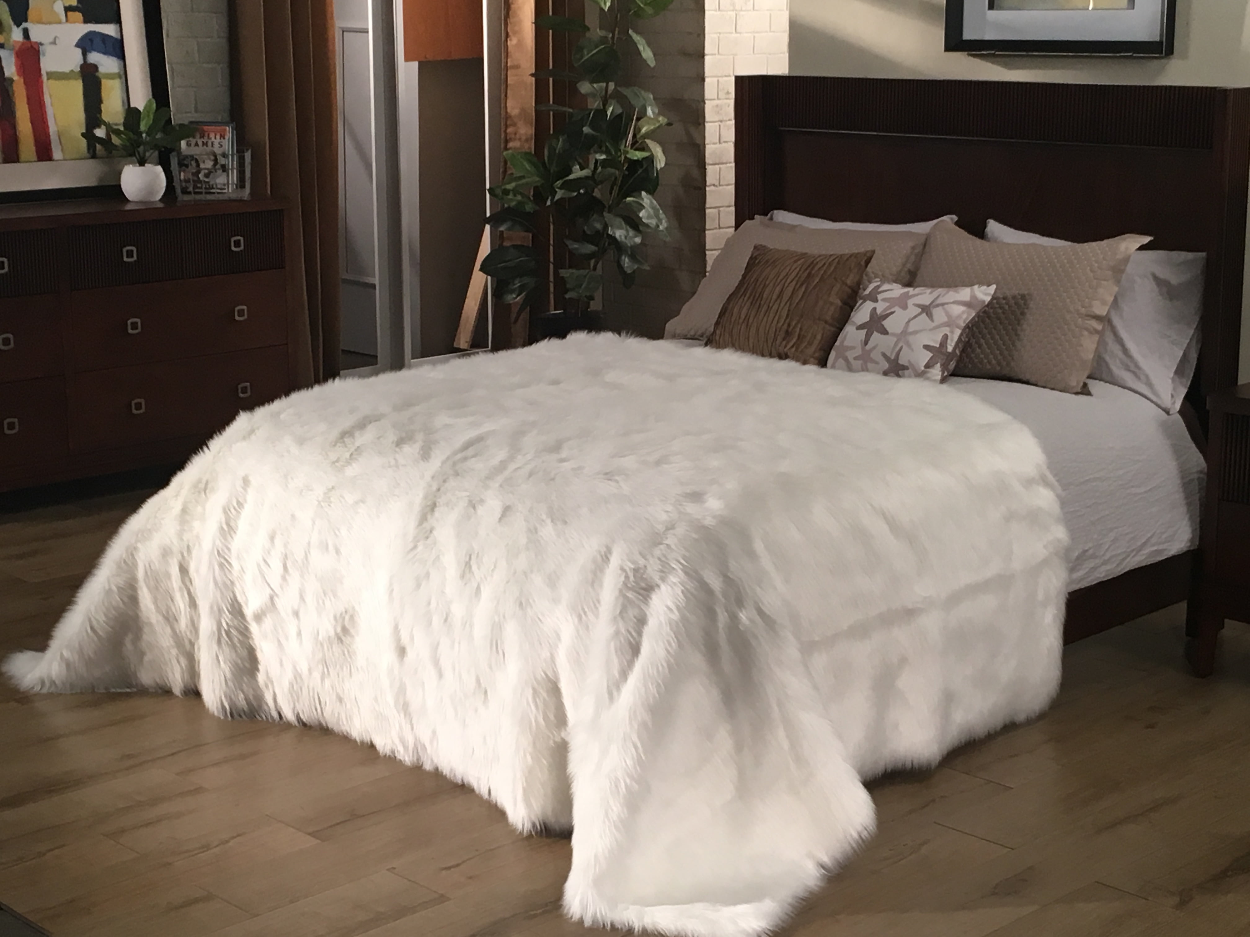 Super Soft Faux Sheepskin Bedspread, White, Twin 120"x70"