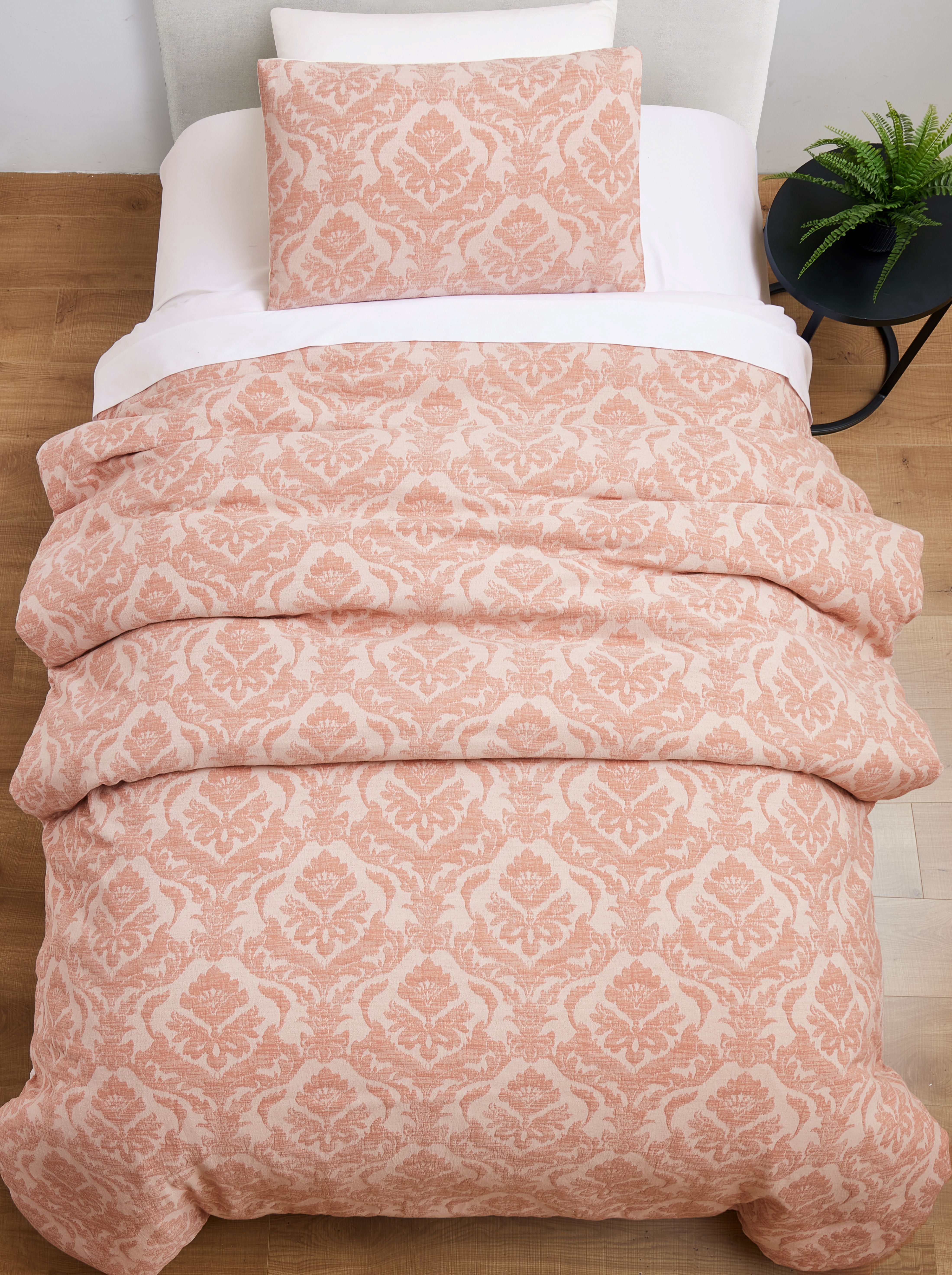 Better Homes & Gardens Woven Damask 2-Piece Comforter Set, Blush Damask, Twin/Twin-XL