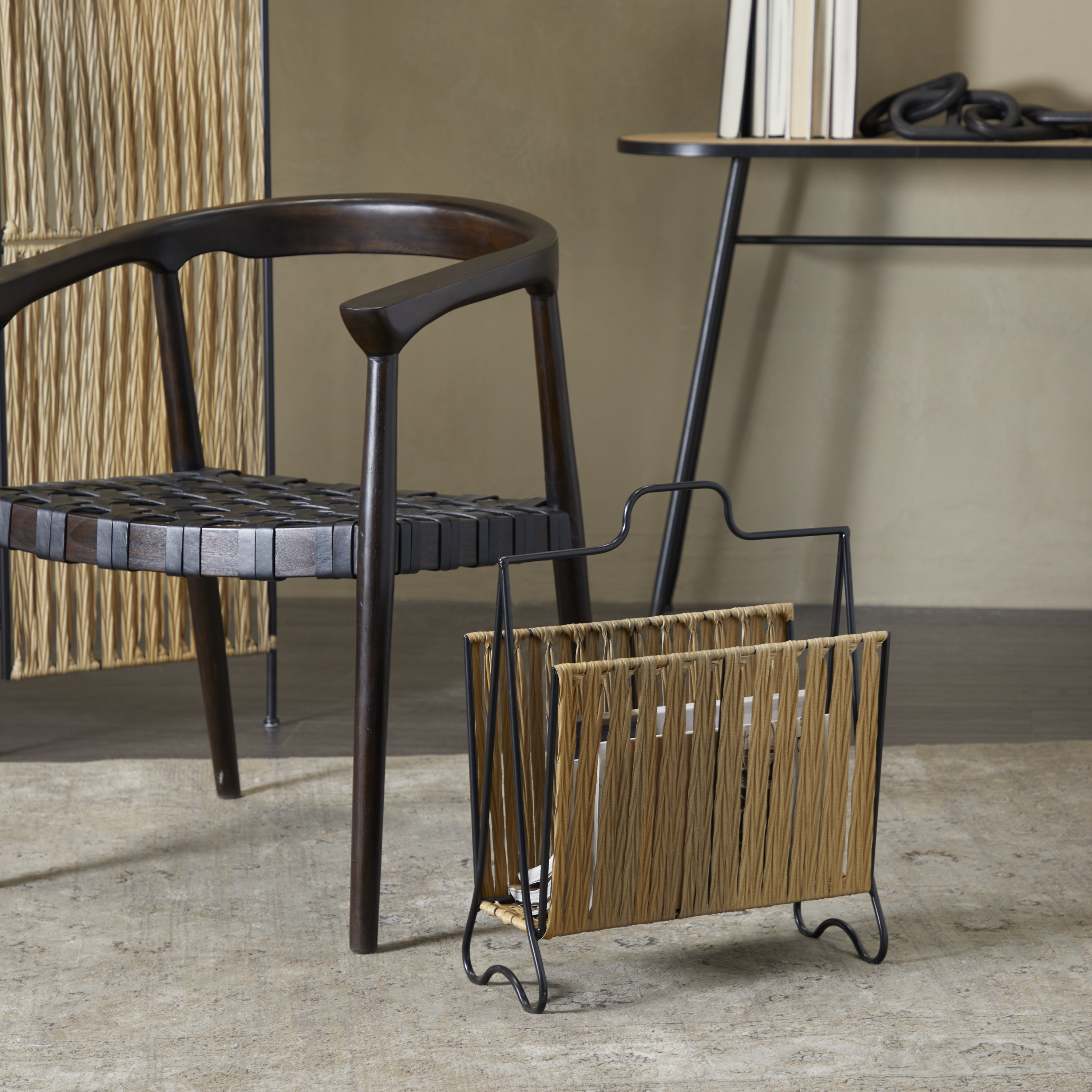 DecMode 20" Light Brown Plastic Rattan Handmade Single Slot Magazine Holder with Black Stand