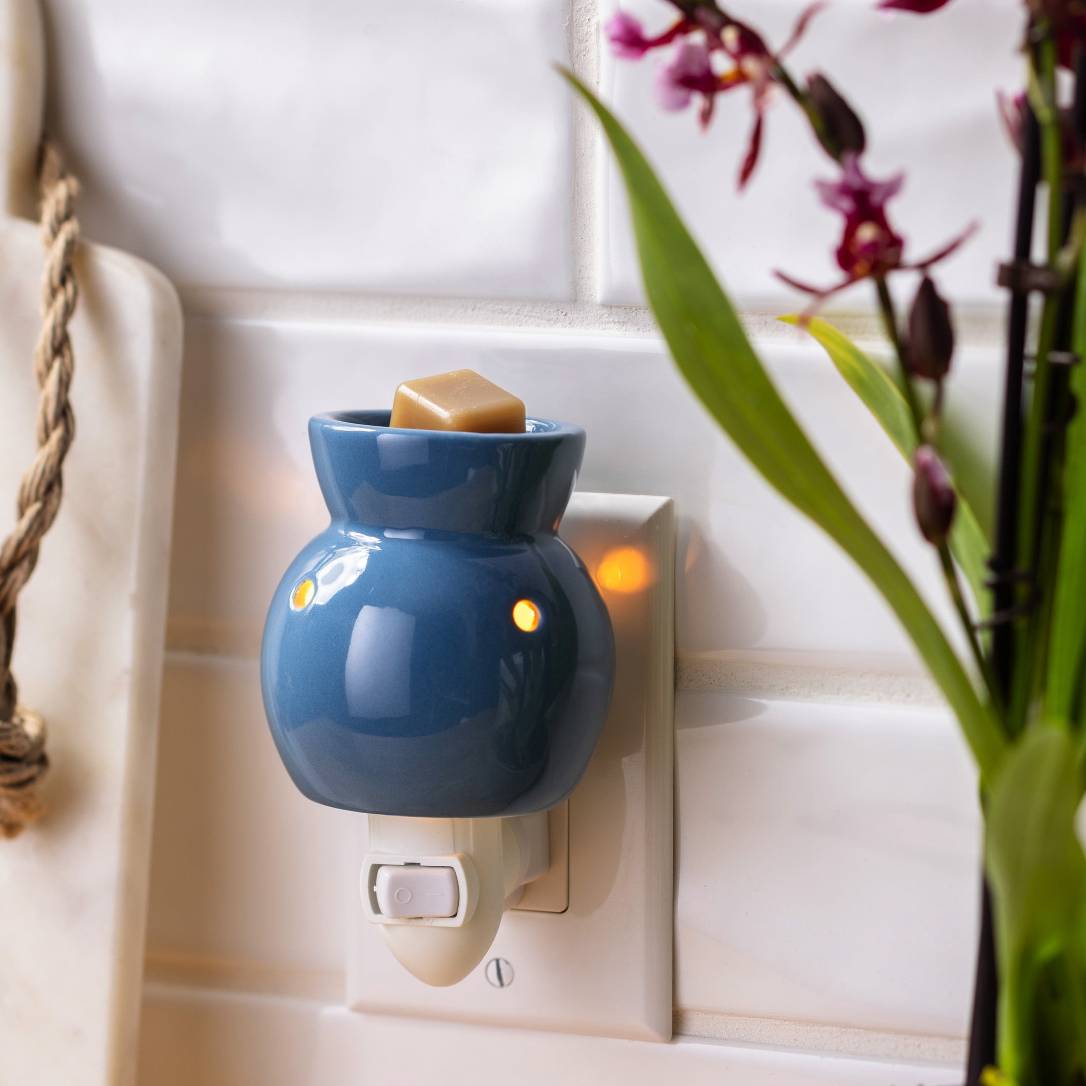 Mainstays Modern Coastal High Gloss Bubble Pluggable Wax Warmer, Cool Water Blue
