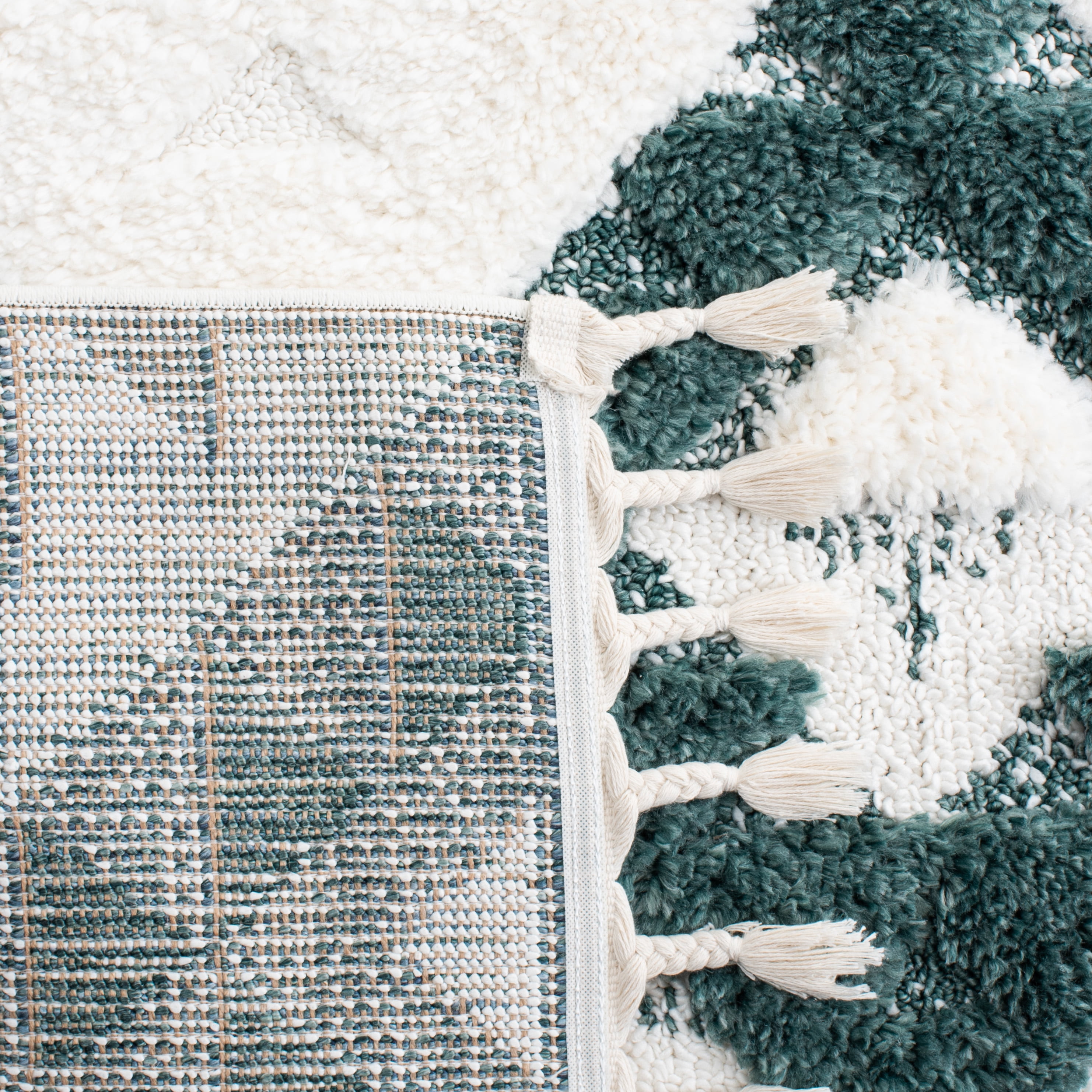 SAFAVIEH Moroccan Tassel Larry Geometric Shag Area Rug, Green/Ivory, 5'3" x 7'6"