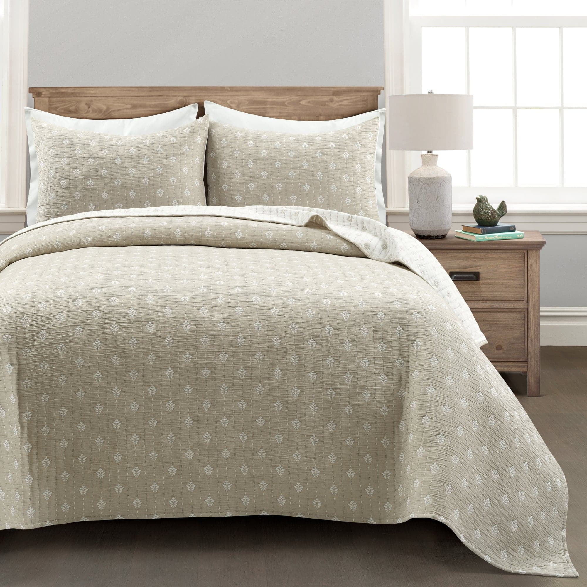 Lush Decor Hygge Kantha Pick Stitch Yarn Dyed Cotton Jacquard Quilt, King, Neutral/Off White, 3-Pc Set