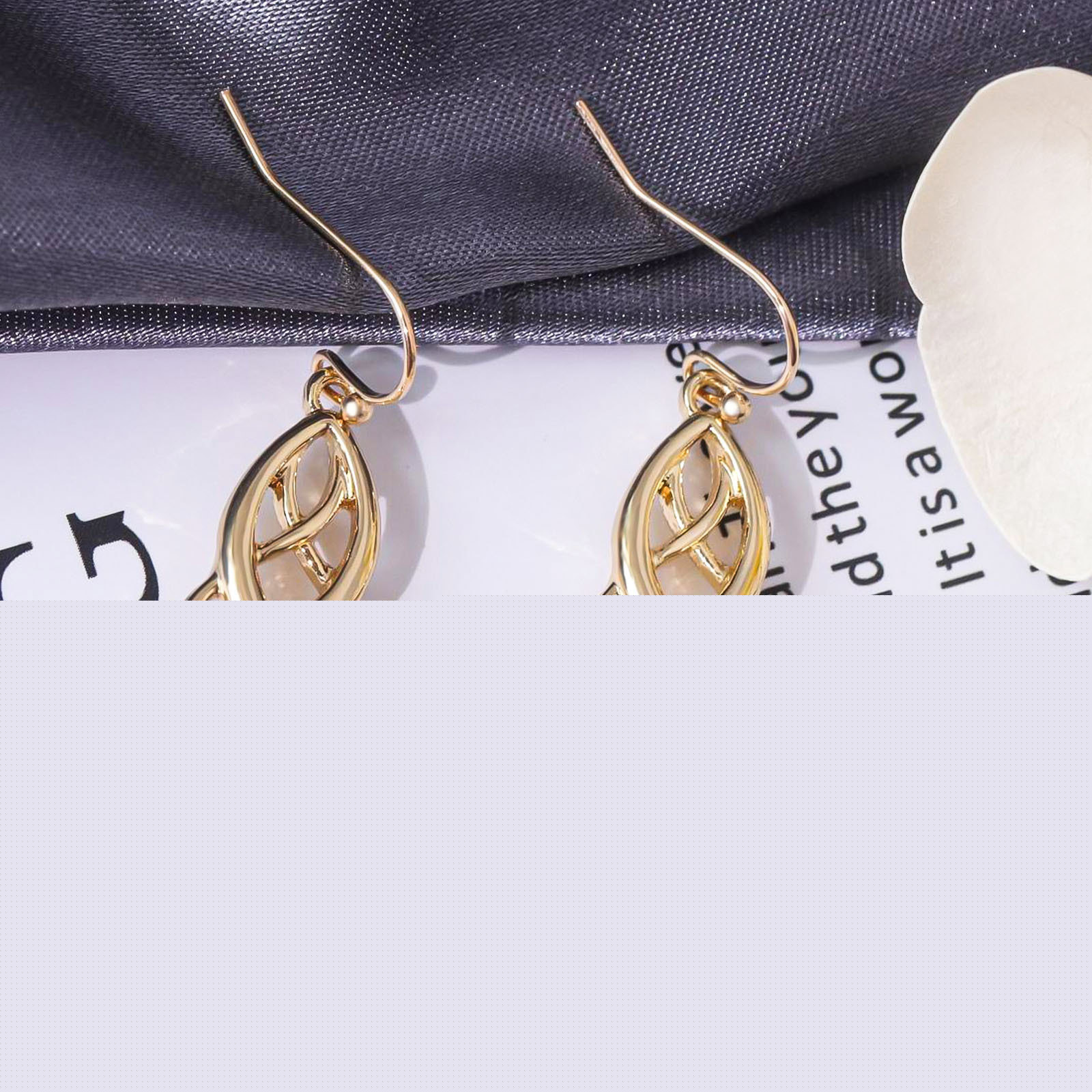 thumbnail image 4 of Fiudx Pendientes Geométricos, Accesorios de Aleación con Diseño Hueco, Estilo Estrella Brillante para Uso Diario, Declaración de Moda Versátil, Regalo Perfecto para Amigos y Familiares, Look Elegante, 4 of 6