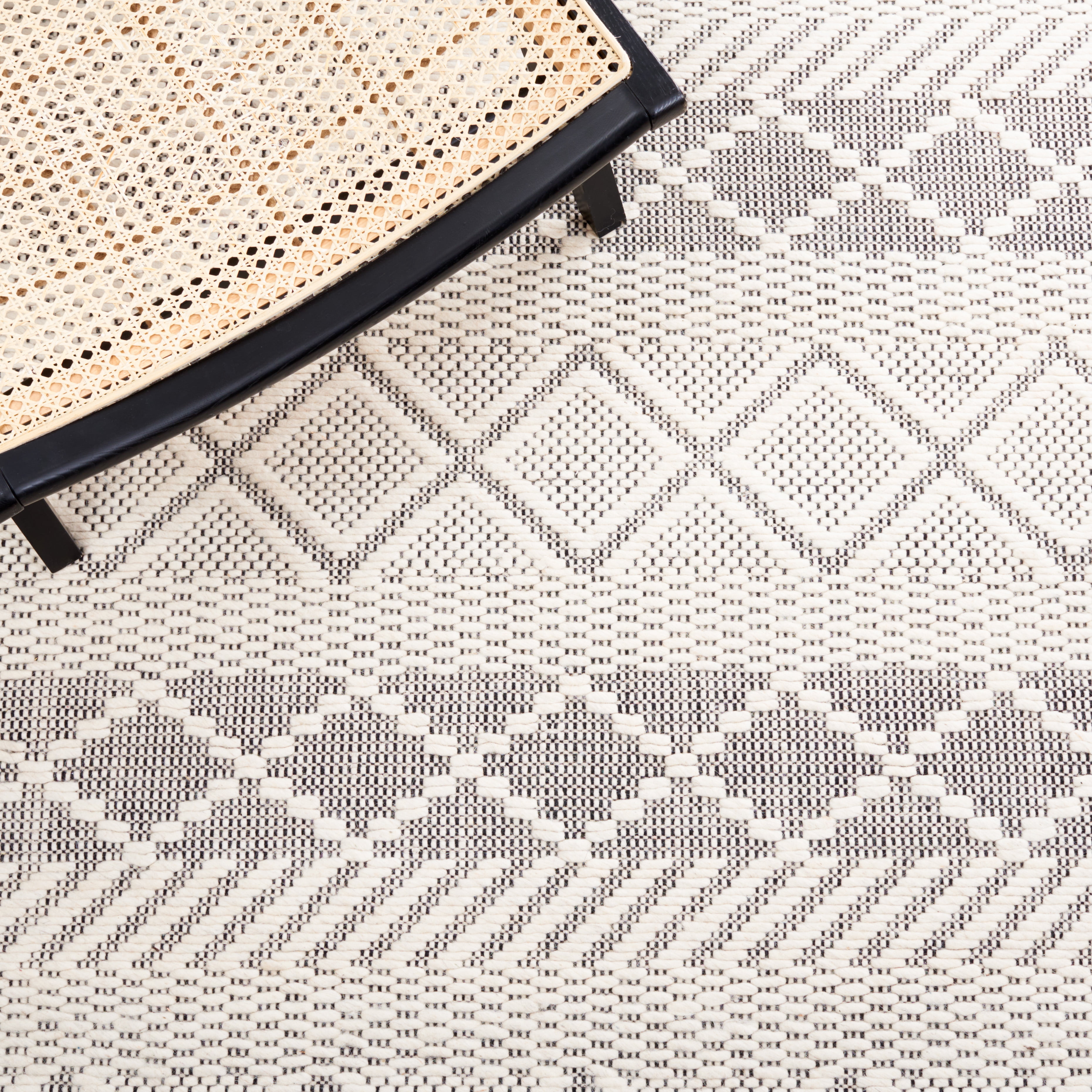SAFAVIEH Natura Aaron Geometric Wool Area Rug, Ivory, 5' x 8'