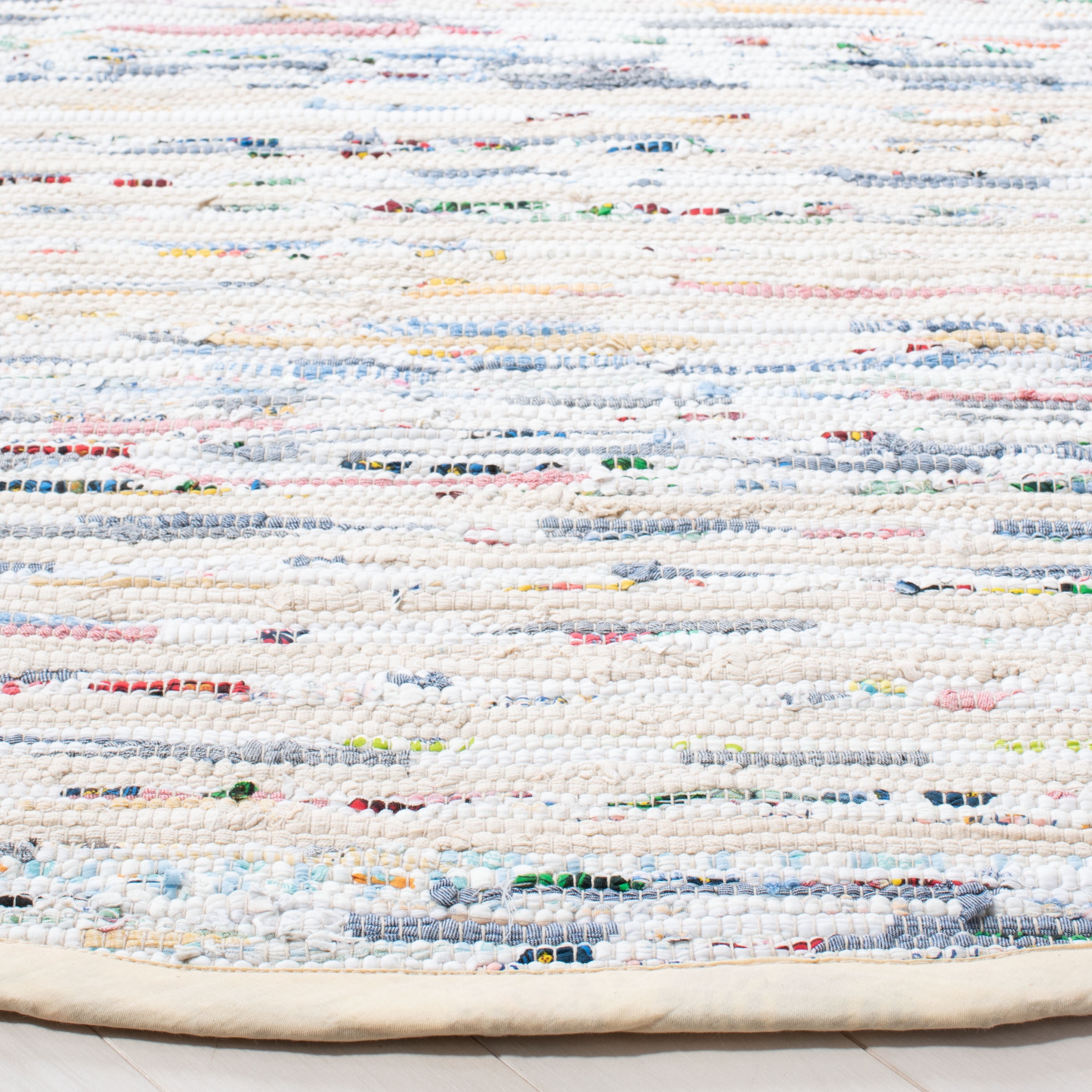 SAFAVIEH Montauk Randa Distressed Area Rug, Beige/Ivory, 6' x 6' Round