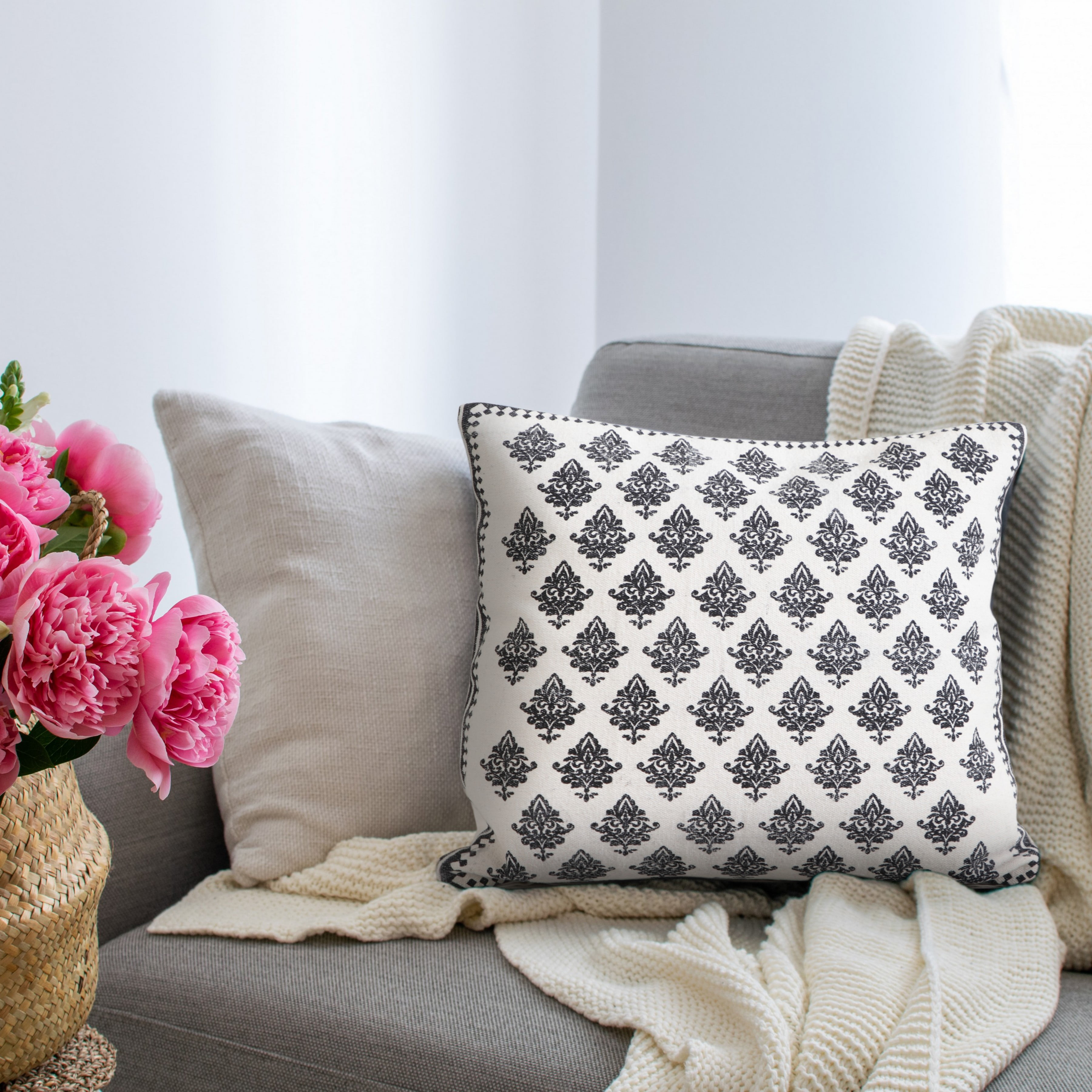 Harlow Hill Grace 20" x 20" White/Black Damask Cotton Adult Decorative Throw Pillow